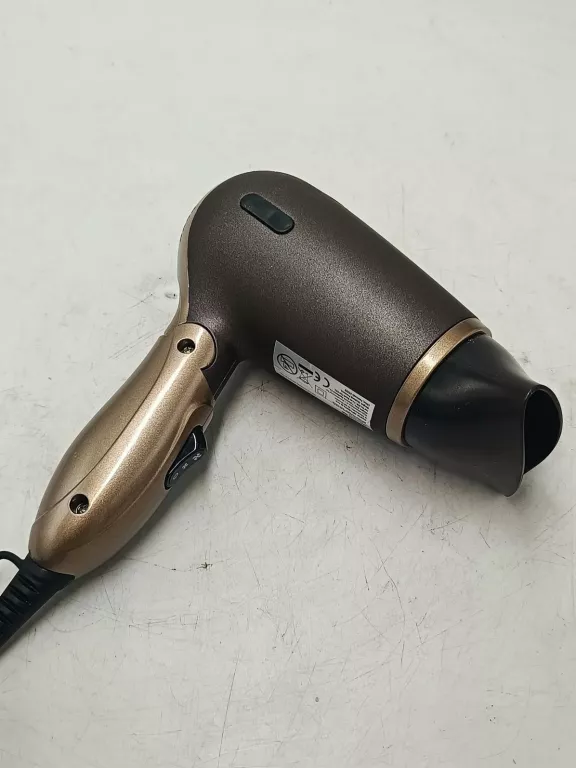 suszarka-do-wlosow-lucznik-hd-212-1200-w-moc-120000