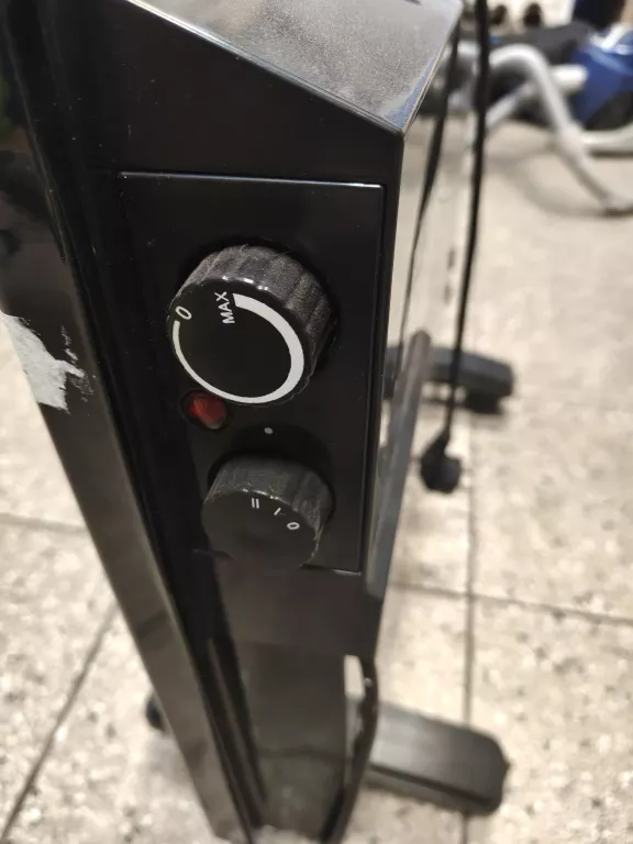 grzejnik-konwektorowy-tagred-1500-w-czarny-ta911b-stan-11323-2