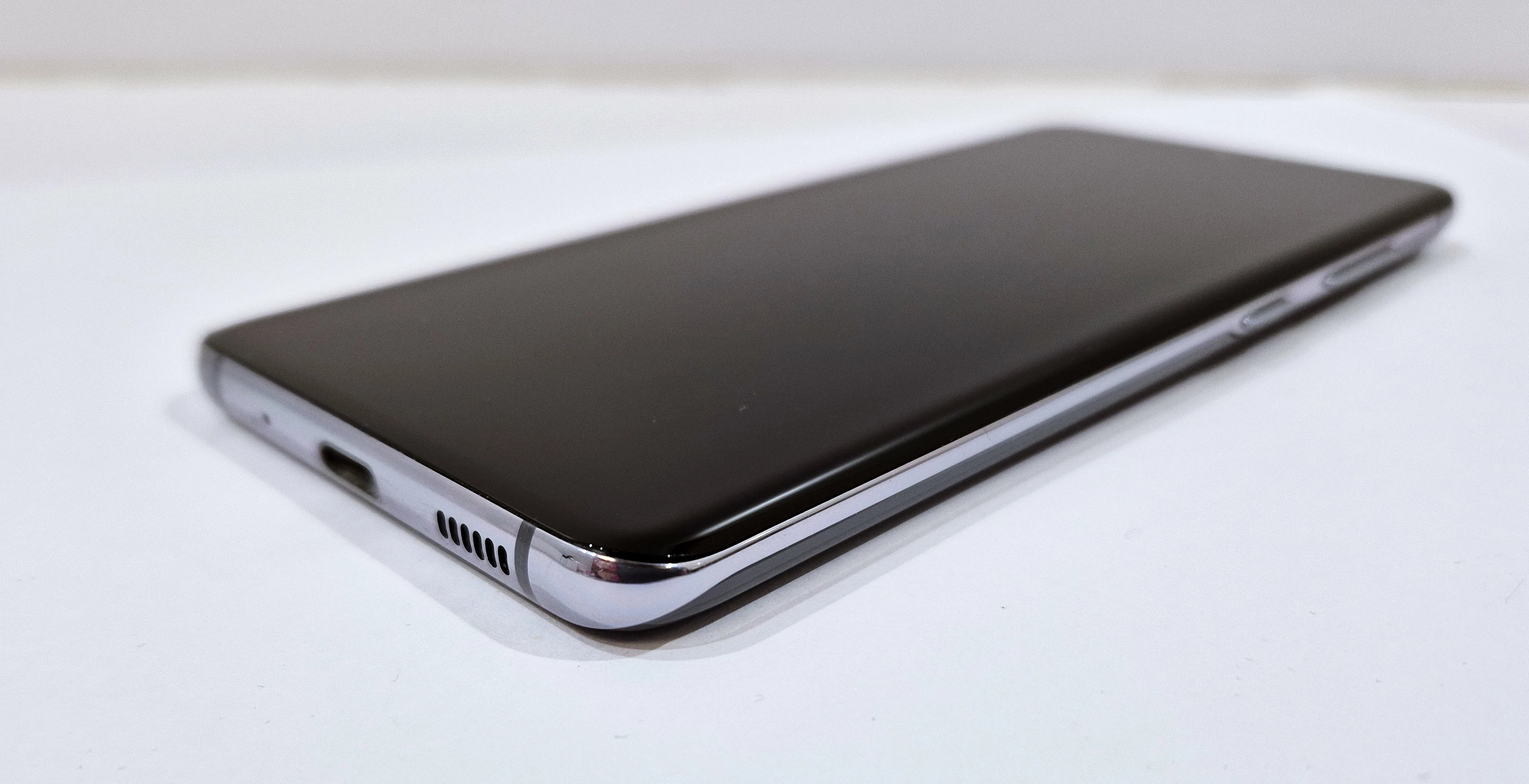 telefon-samsung-galaxy-s20-5g-12128-gb-ean-gtin-8806090306822