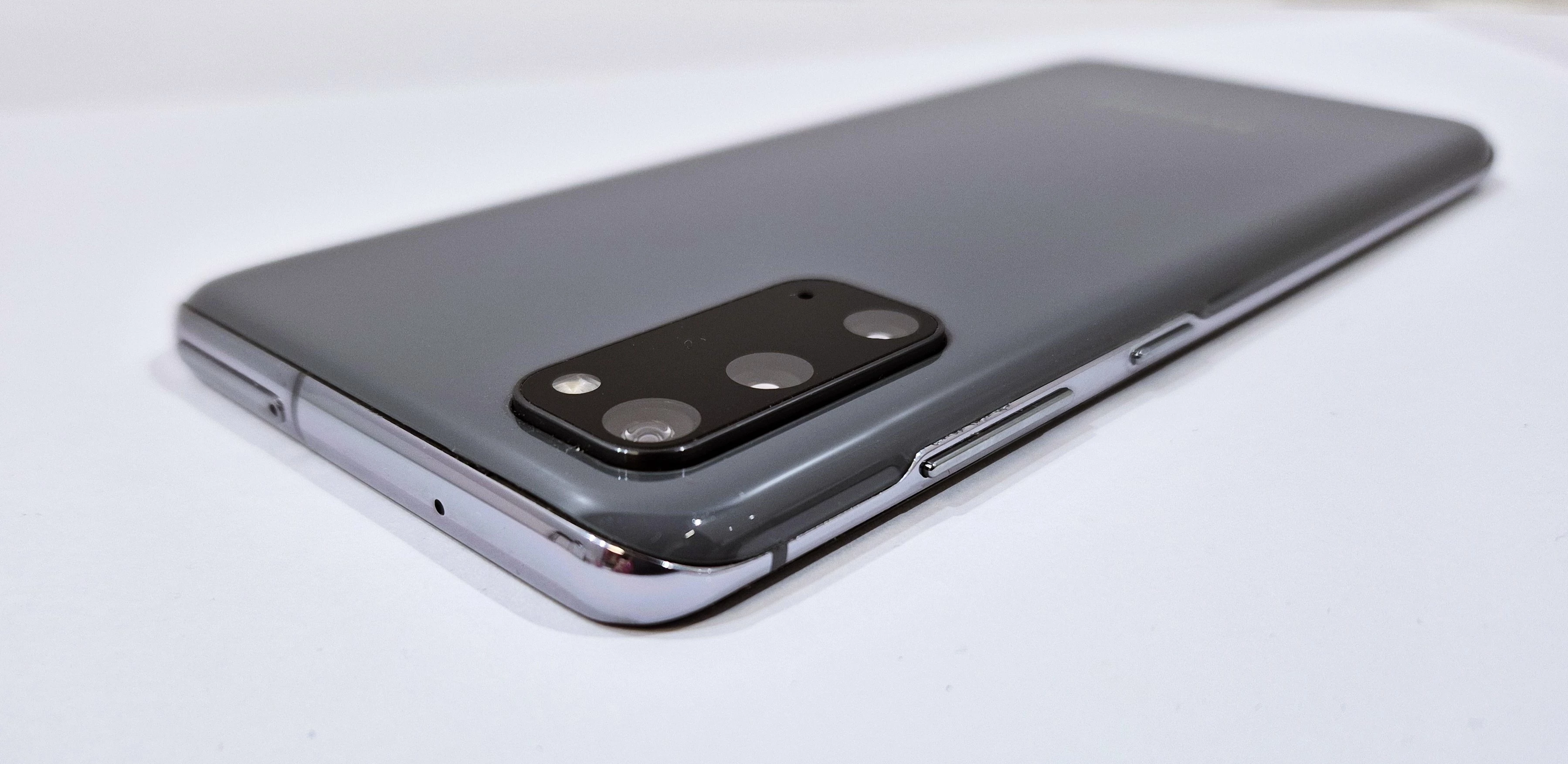 telefon-samsung-galaxy-s20-5g-12128-gb-pojemnosc-akumulatora-4500