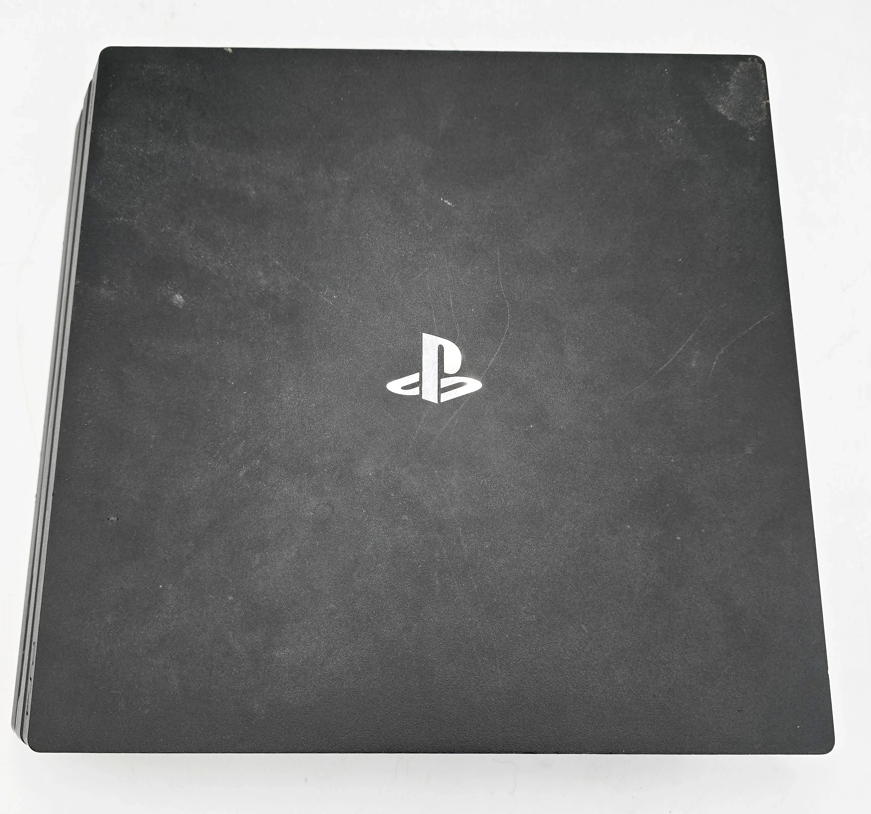 konsola-konsola-ps4-pro-1tb-2-pady-plus-4-gry-ean-gtin-711719936961