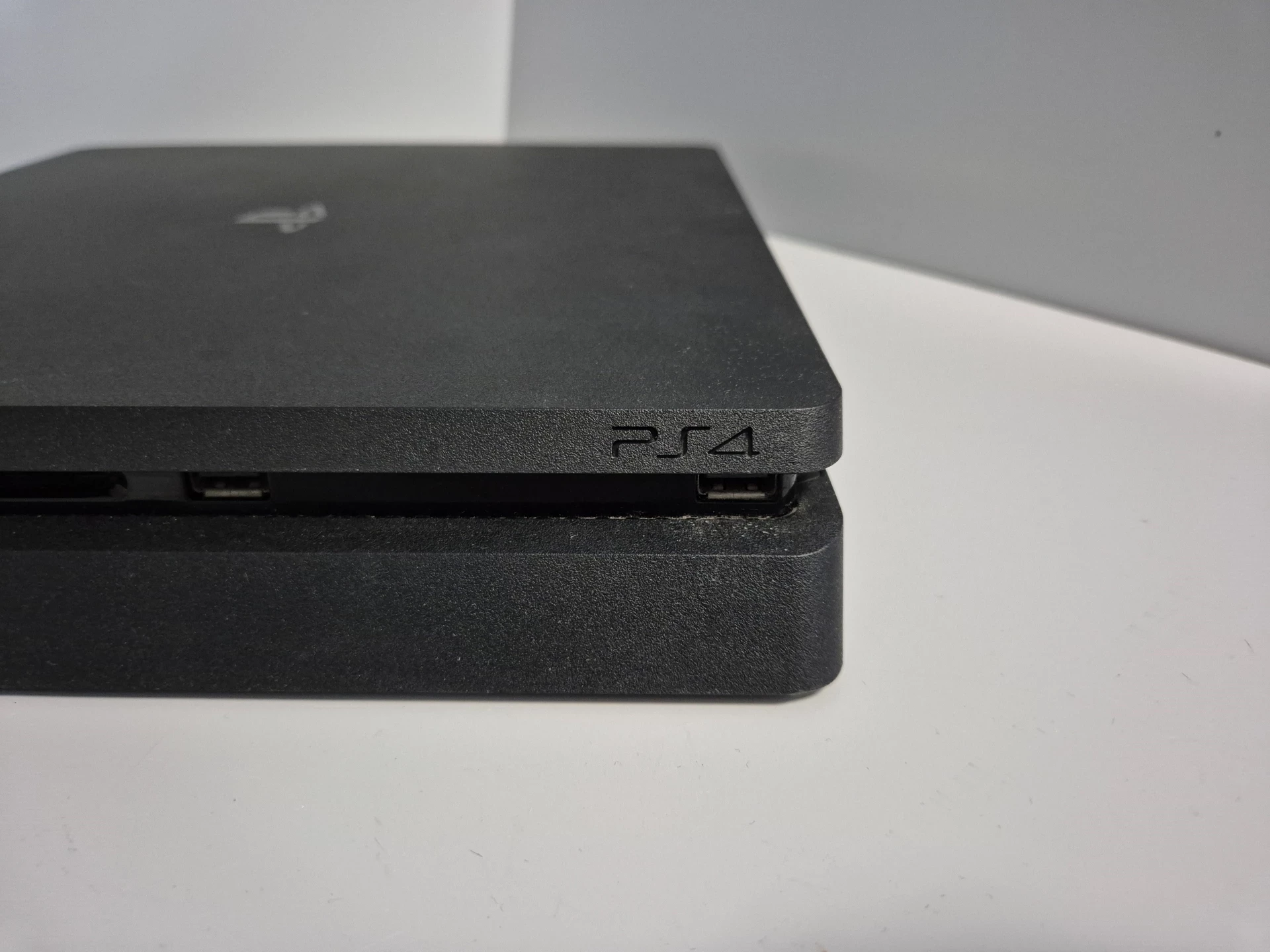 konsola-sony-ps4-slim-500gb-z-napedem-pad-gry-fc-24-ufc-hogwart-wersja-130590-2