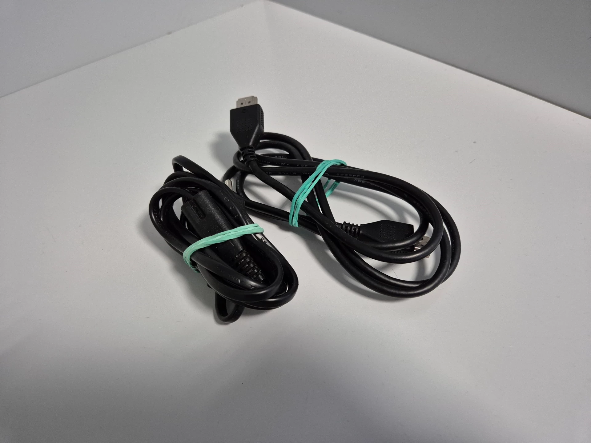 konsola-sony-ps4-slim-500gb-z-napedem-pad-gry-fc-24-ufc-hogwart-ean-gtin-711719407577