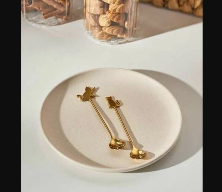 lyzeczki-2-szt-zlote-z-kotem-sinsay-wojska-polskiego-2-nowa-sol