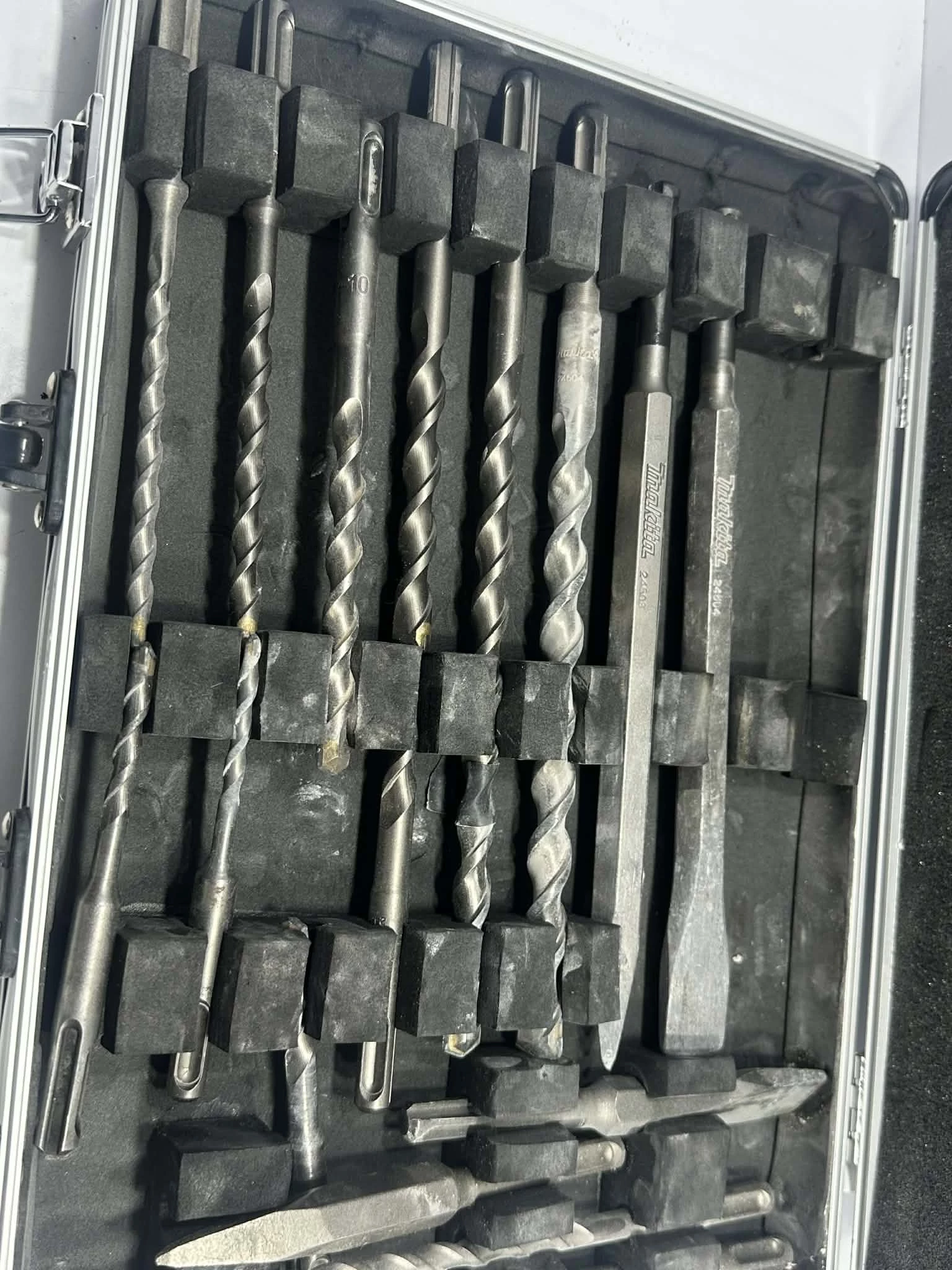 zestaw-dlut-i-wiertel-makita-walizka-dlugosc-wiertla-1700