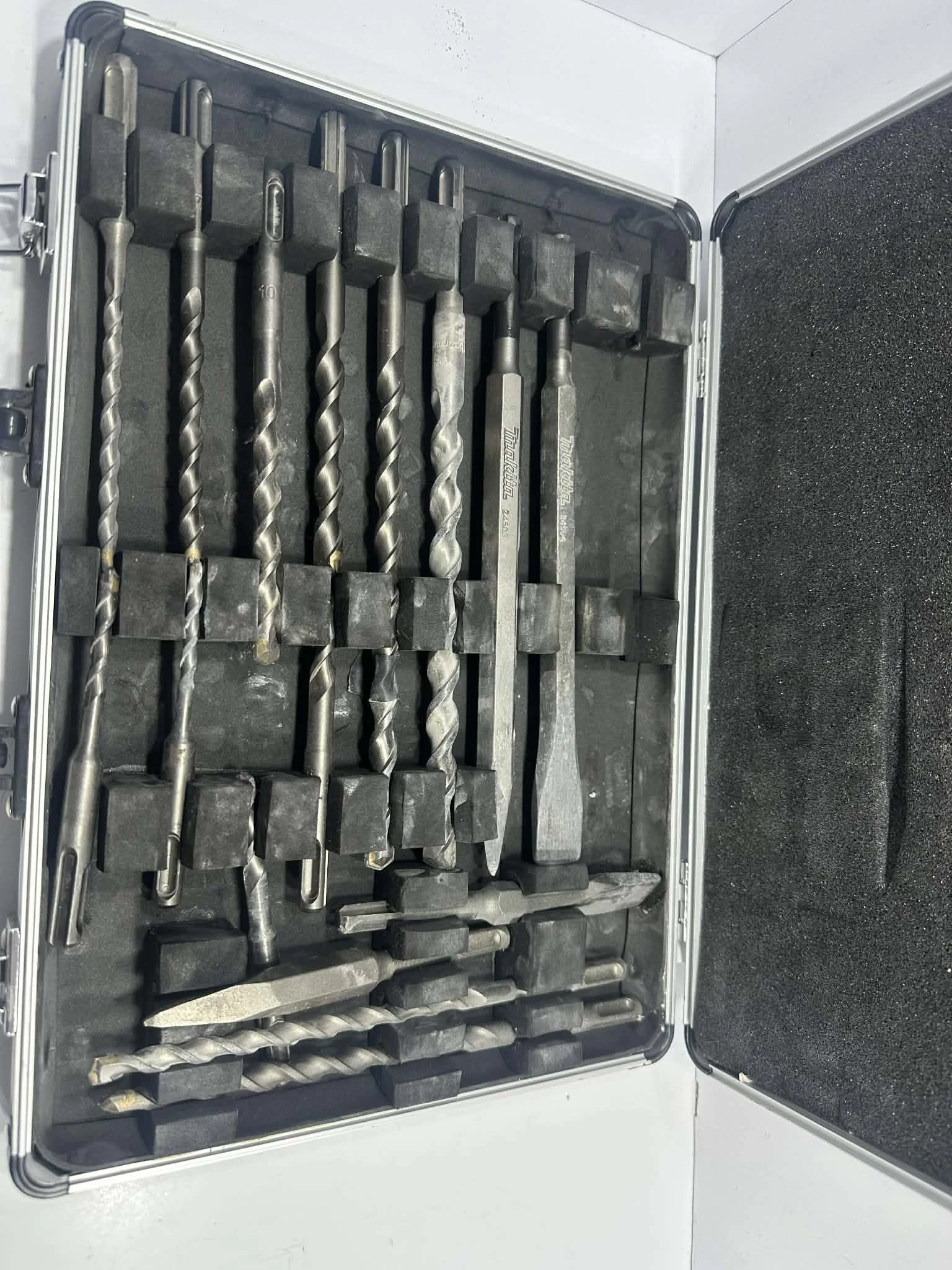 zestaw-dlut-i-wiertel-makita-walizka-typ-mocowania-25428-4