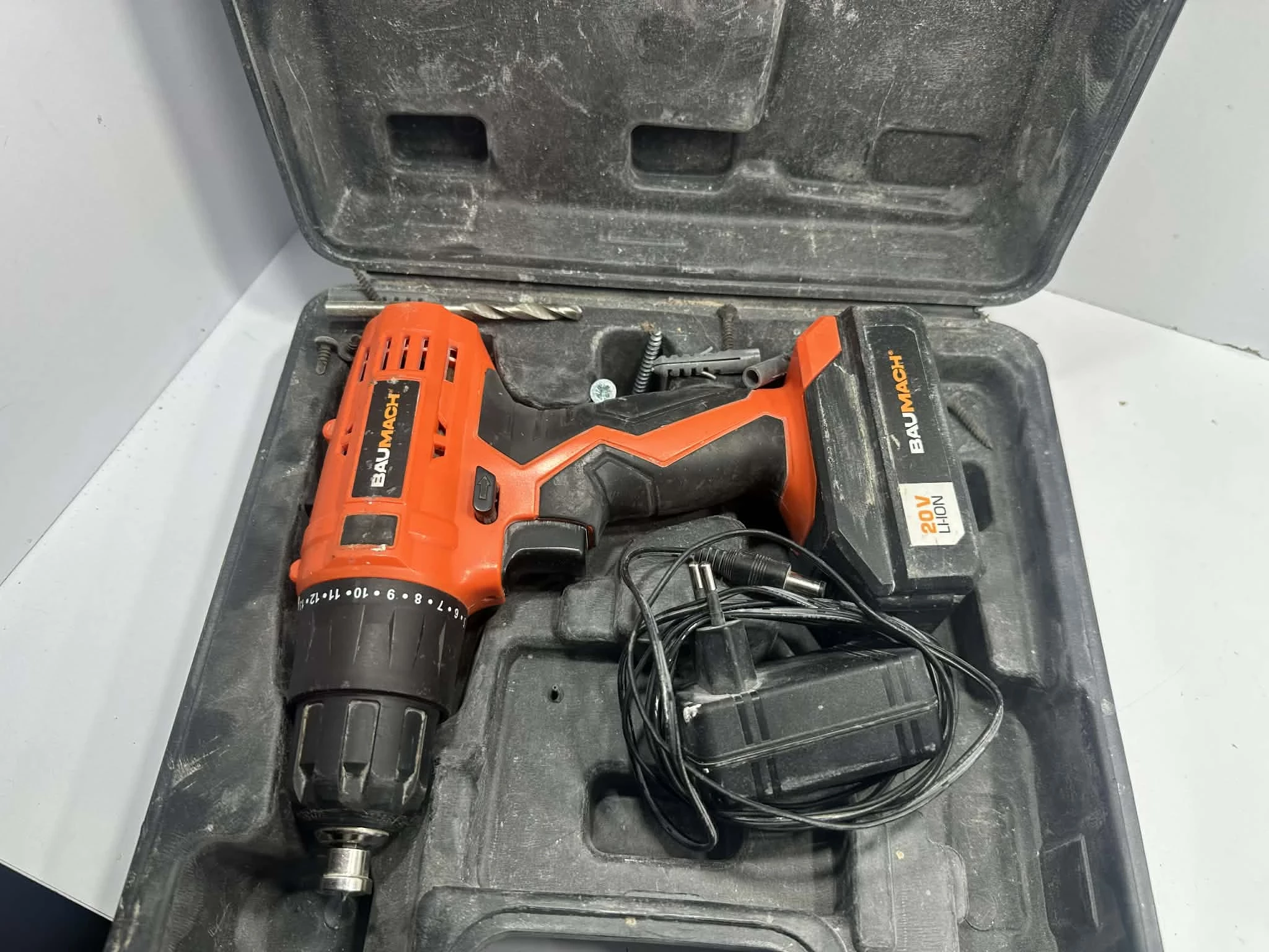 wkretarka-baumach-walizka-bielska-45-plock