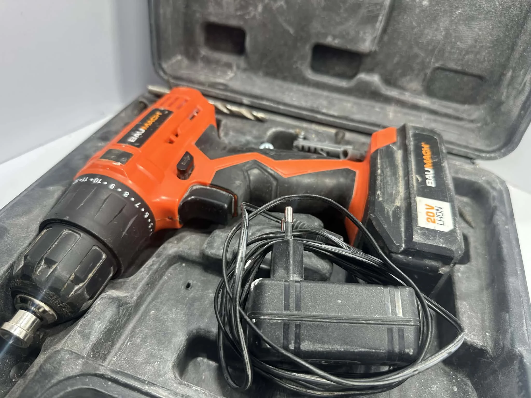 wkretarka-baumach-walizka-rodzaj-silnika-204657-221321