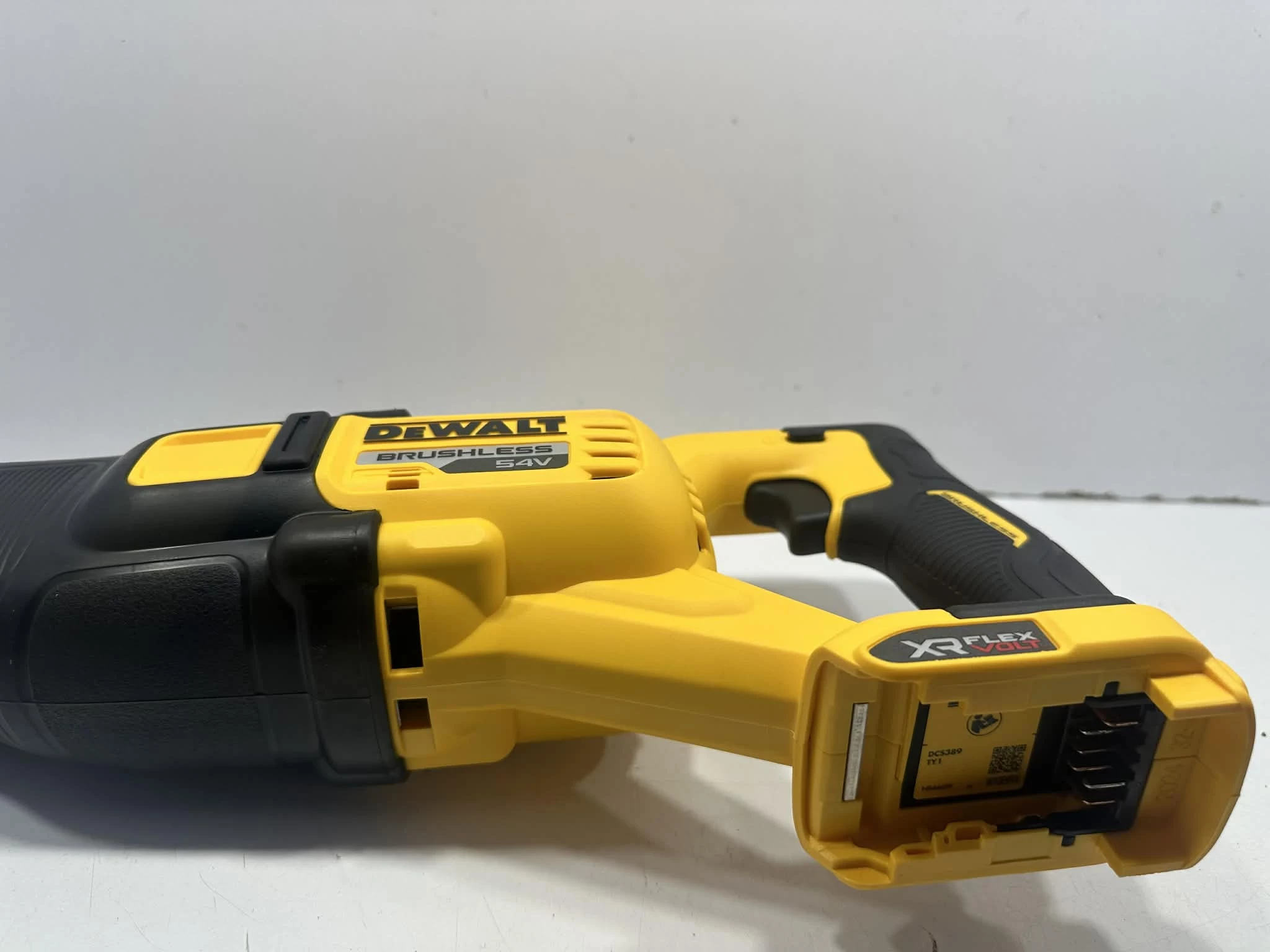 dewalt-dcs389nt-pila-szablasta-ean-gtin-5035048736623