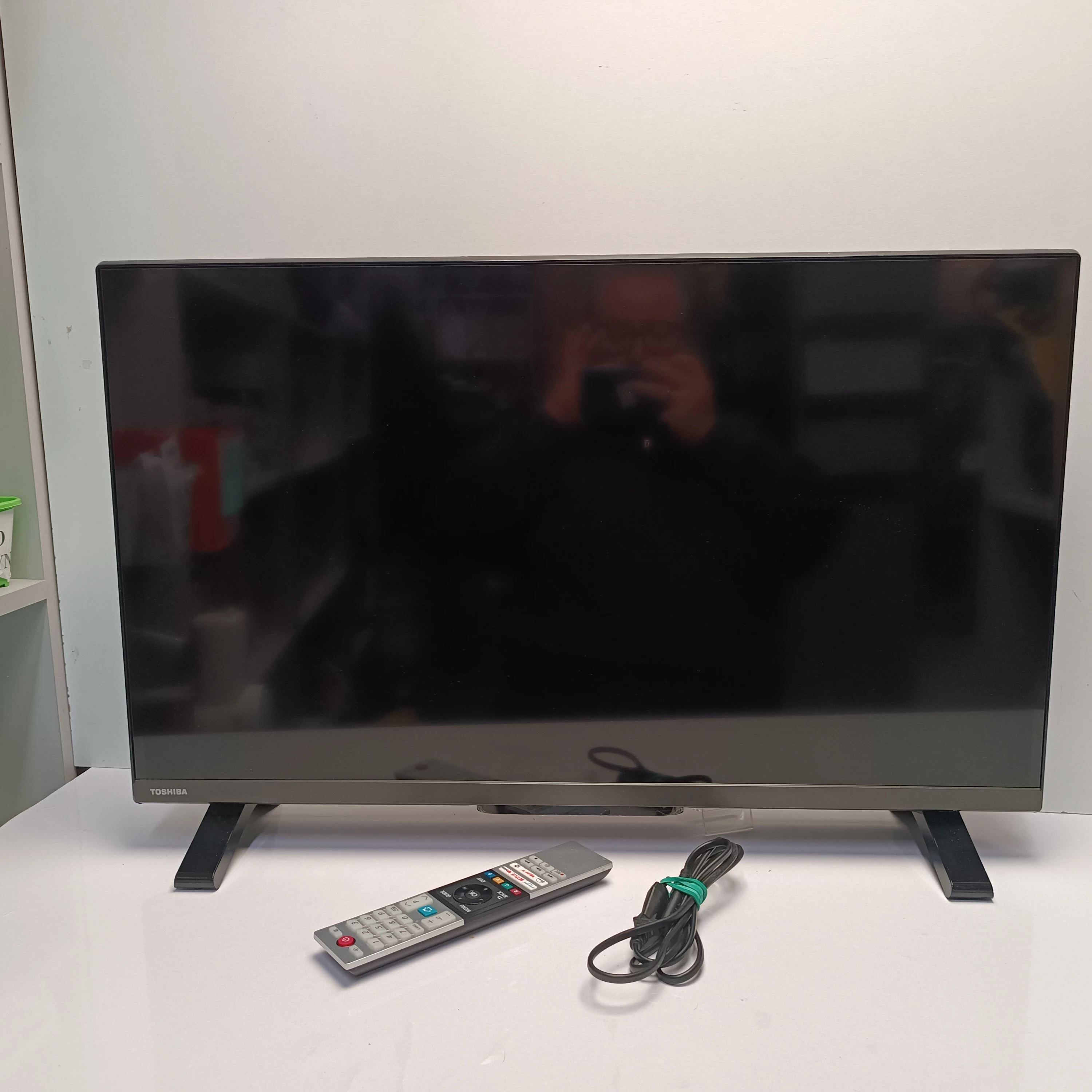 telewizor-toshiba-32lv2e63dg-przekatna-ekranu-cale-3200