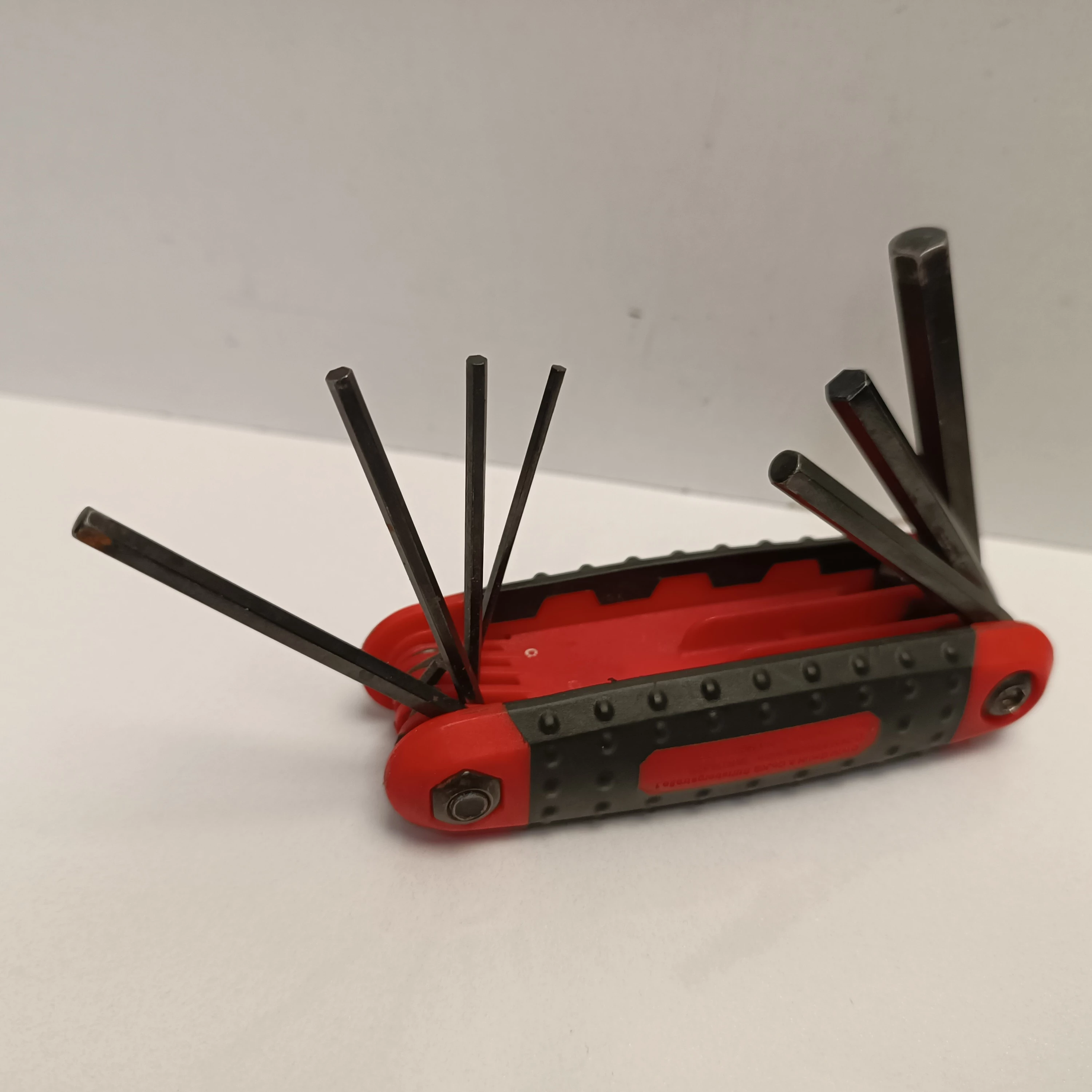 skladany-zestaw-kluczy-imbusowych-czerwony-osiedle-teatralne-3u15-krakow