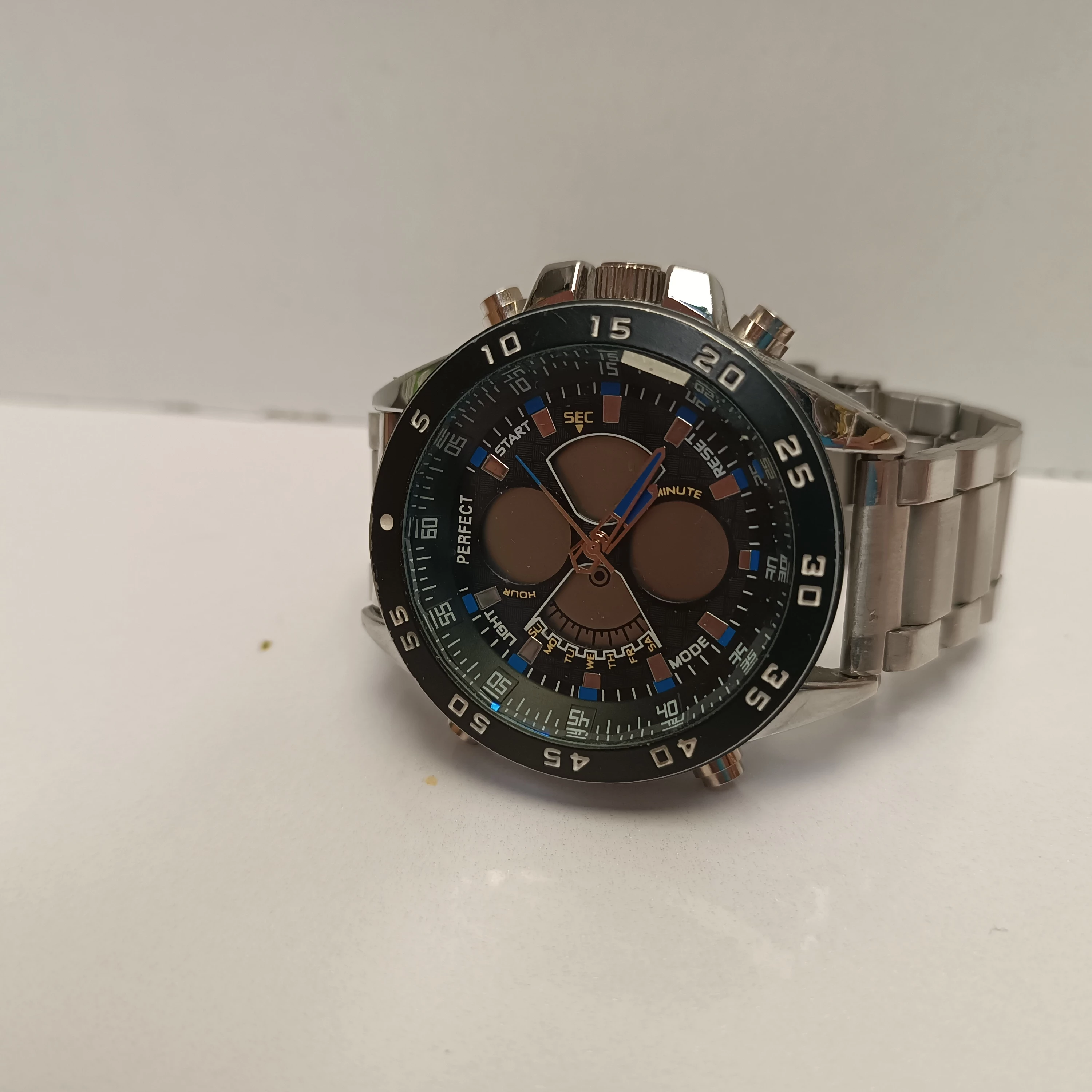 zegarek-perfect-a809-osiedle-teatralne-3u15-krakow