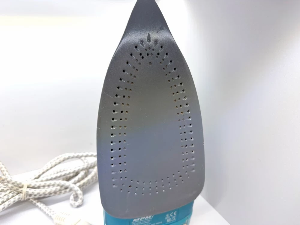 zelazko-mpm-mze-15-bialo-niebieskie-ean-gtin-5901308013493