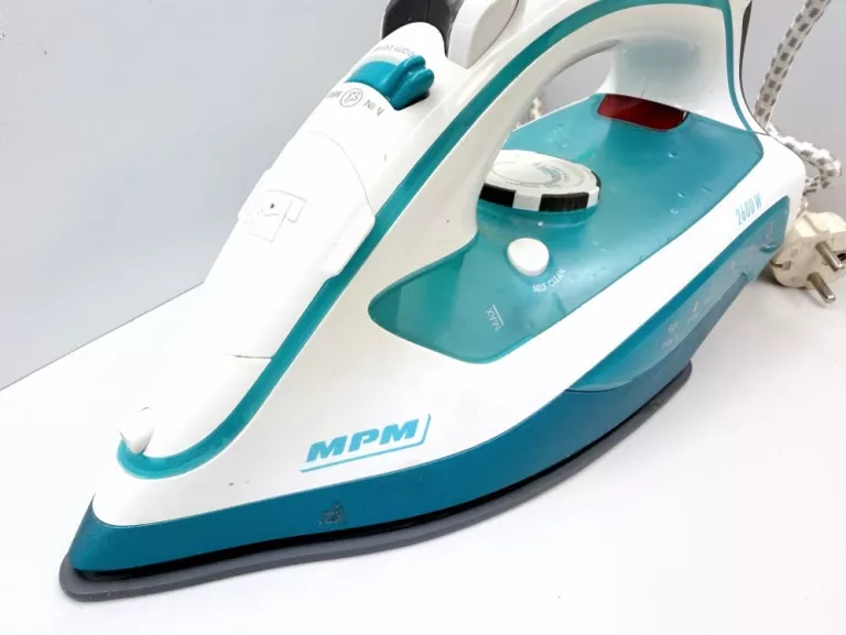 zelazko-mpm-mze-15-bialo-niebieskie-kolor-dominujacy-129357-5