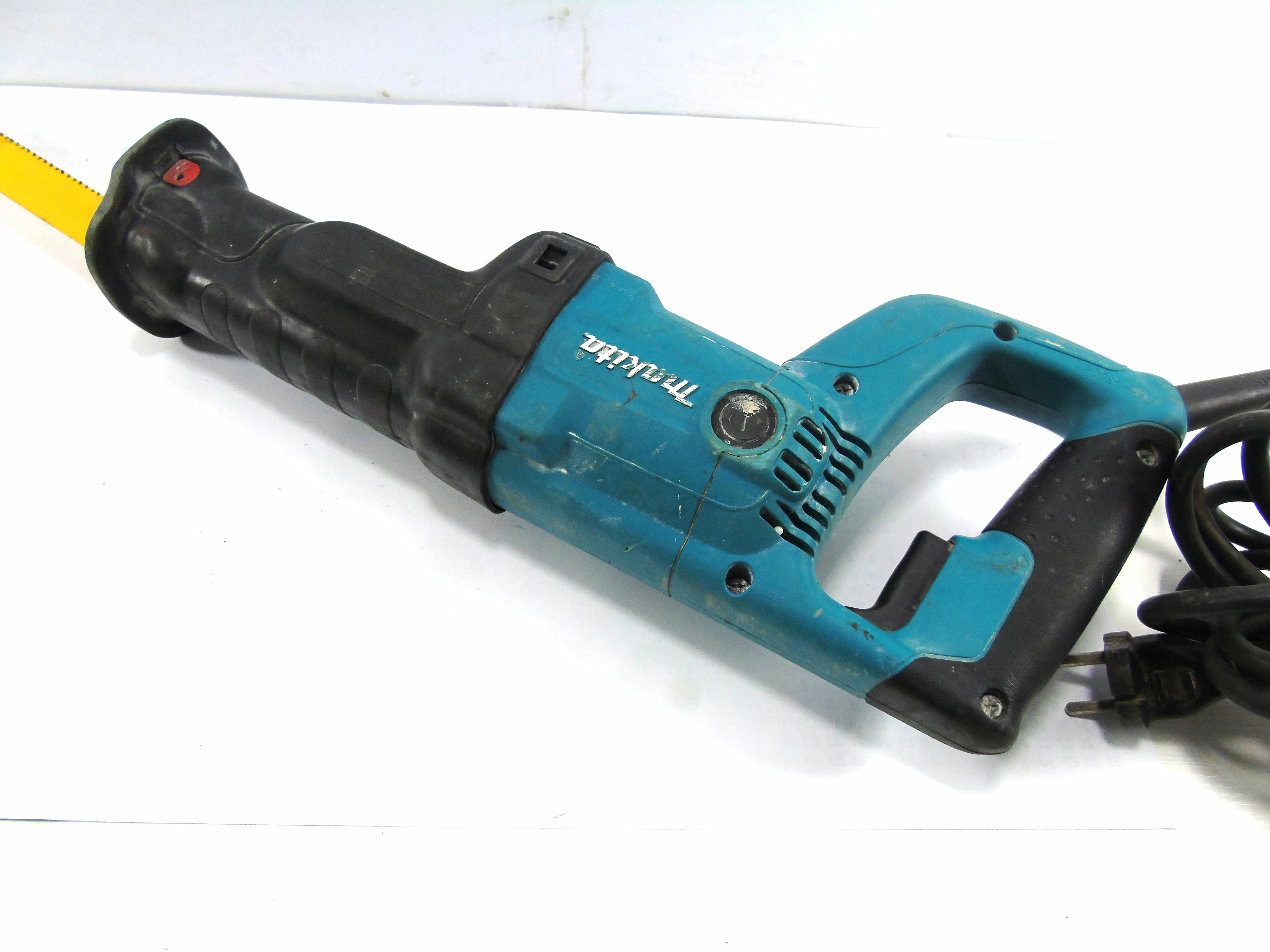 pila-szablasta-makita-jr3050t-seria-jr3050t