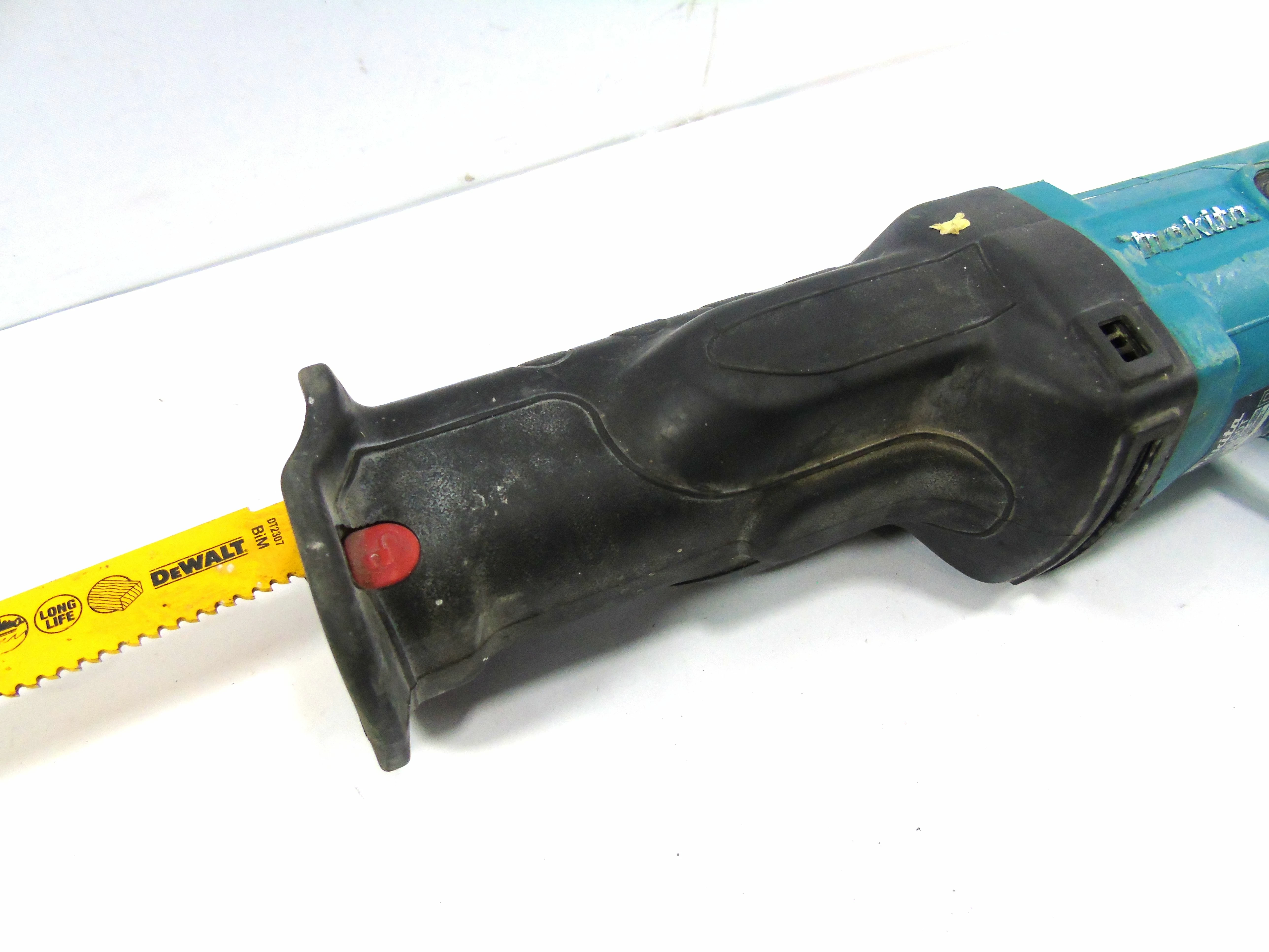 pila-szablasta-makita-jr3050t-stan-11323-2