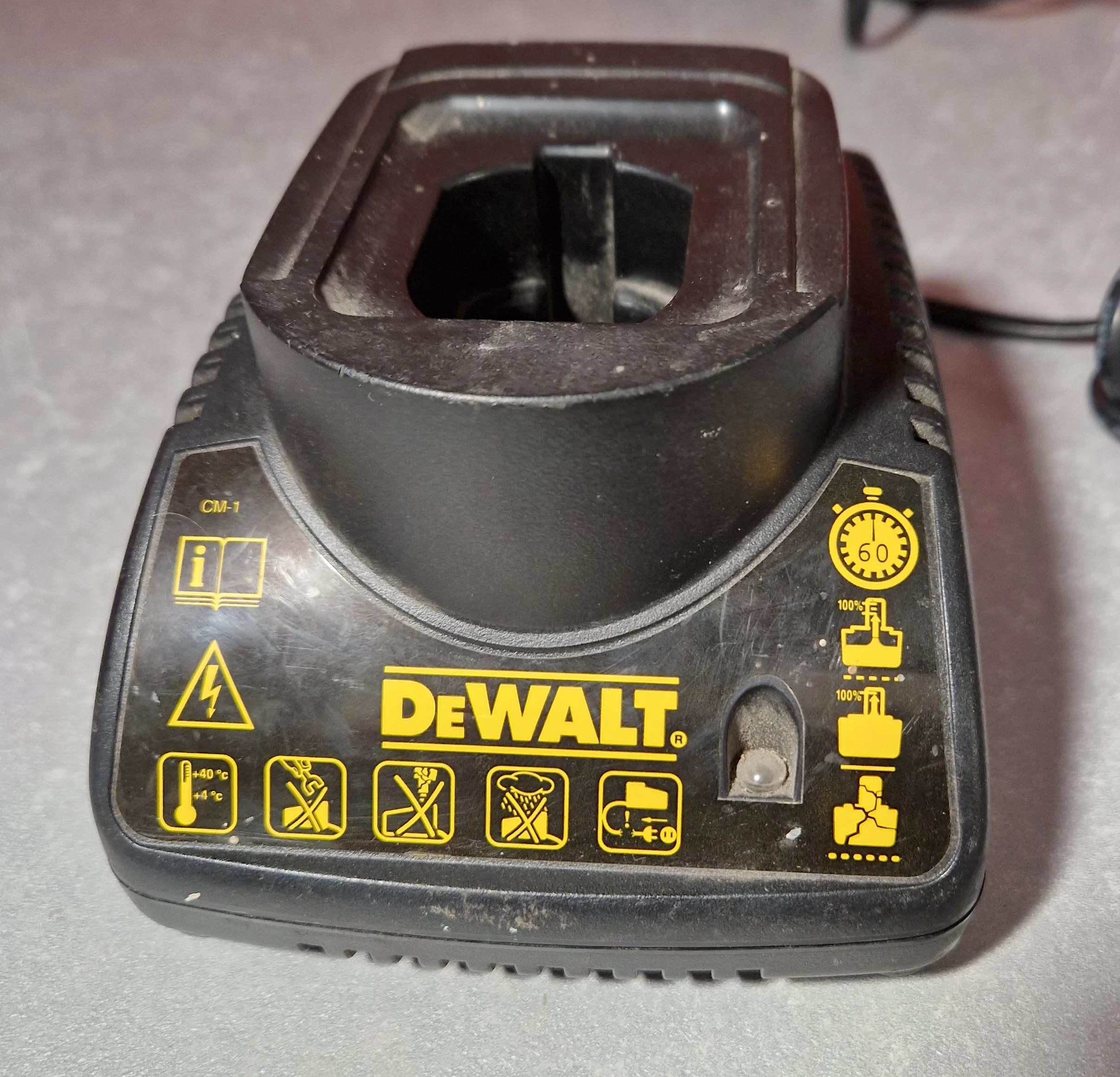 ladowarka-dewalt-de9118-ean-gtin-6002451894751