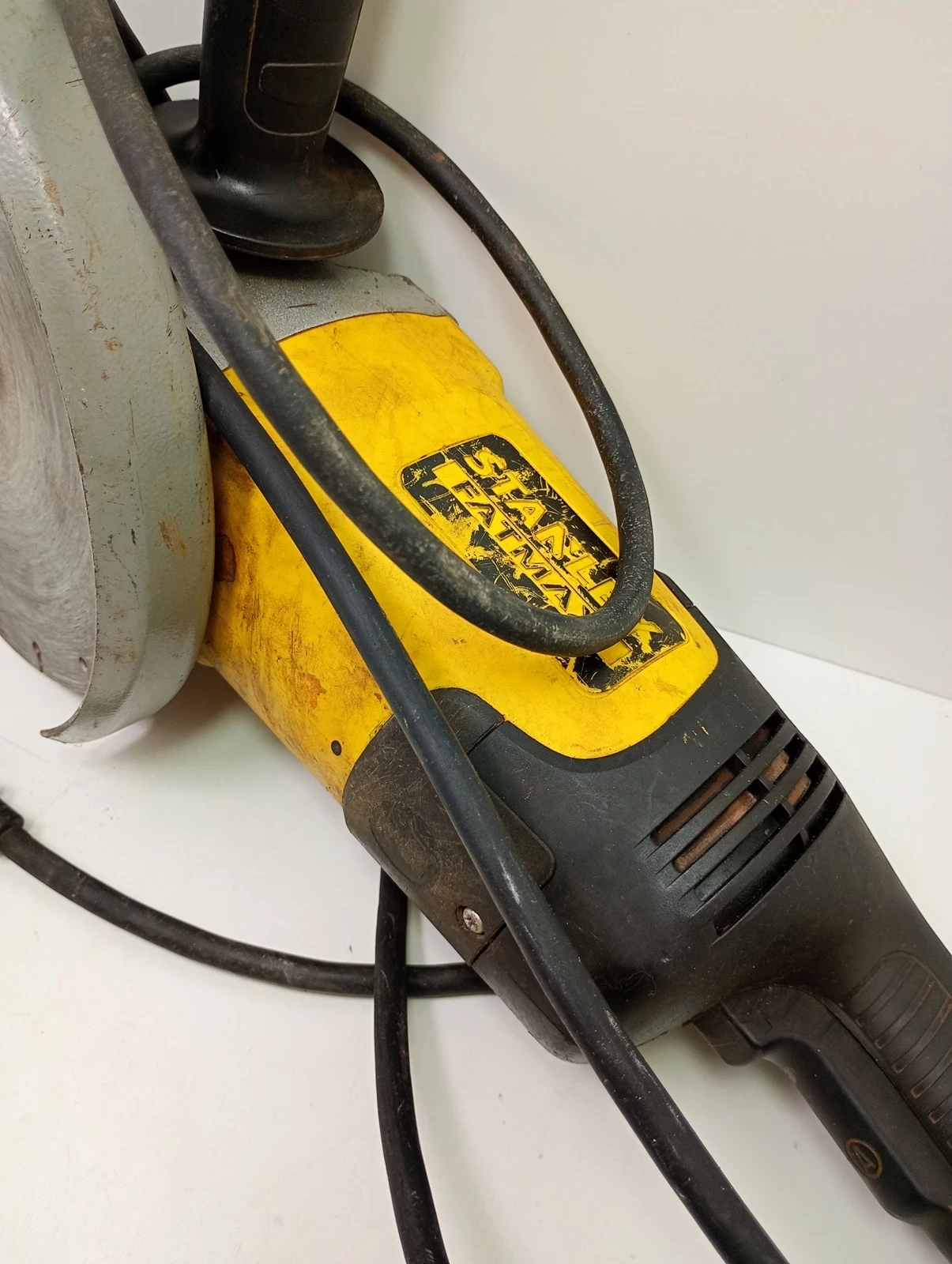 szlifierka-katowa-stanley-fatmax-fmeg232-ean-gtin-5035048748848