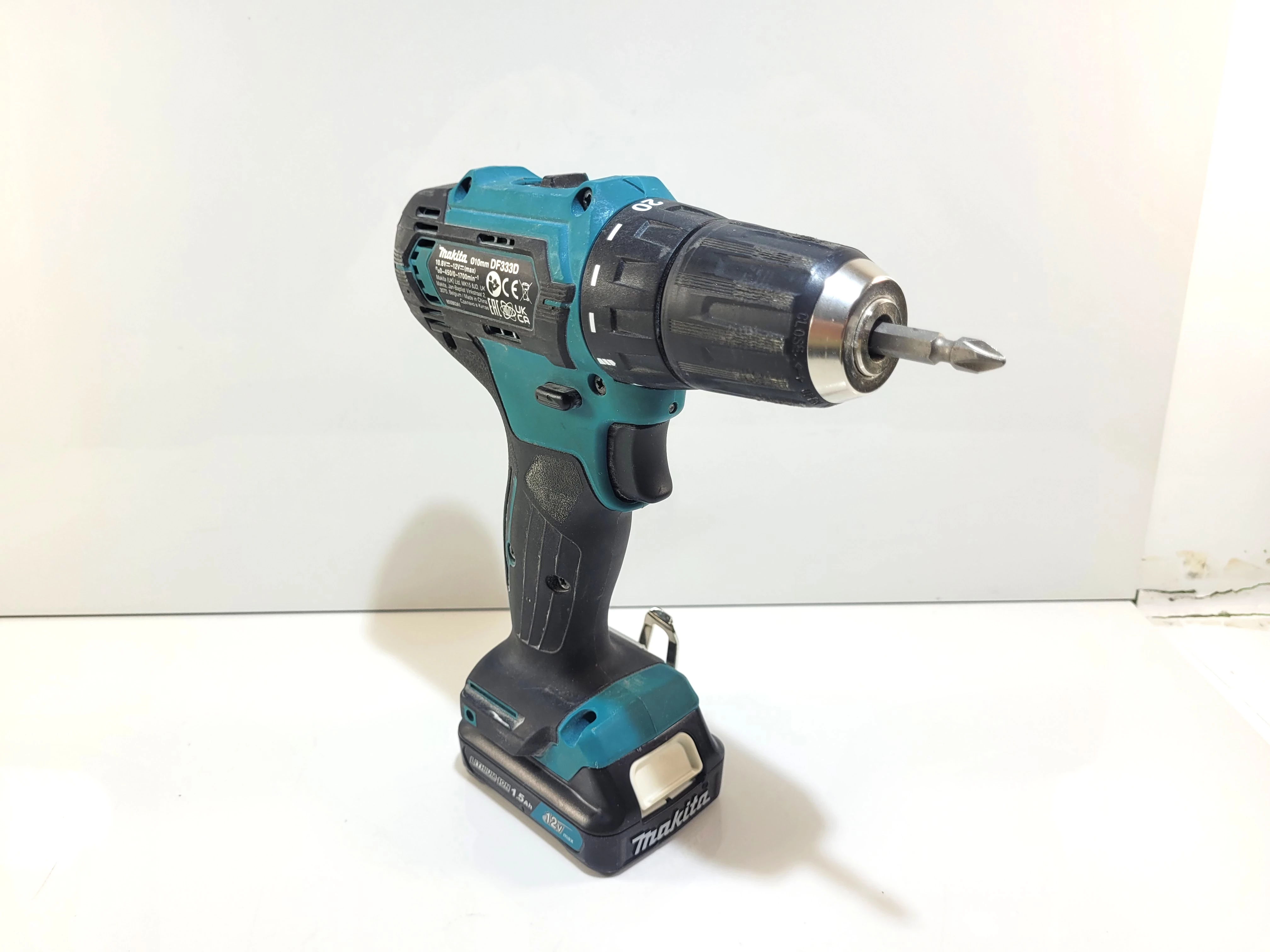 wkretarka-makita-df333d-walizka-akumulator-ladowarka-rodzaj-silnika-204657-221321