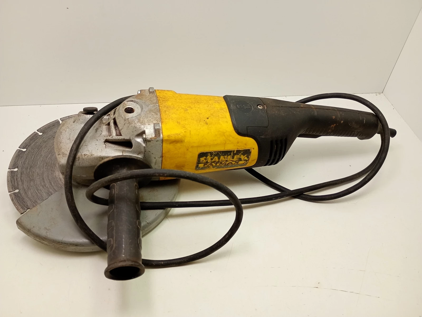 szlifierka-katowa-stanley-fatmax-fmeg232-hubska-82-wroclaw