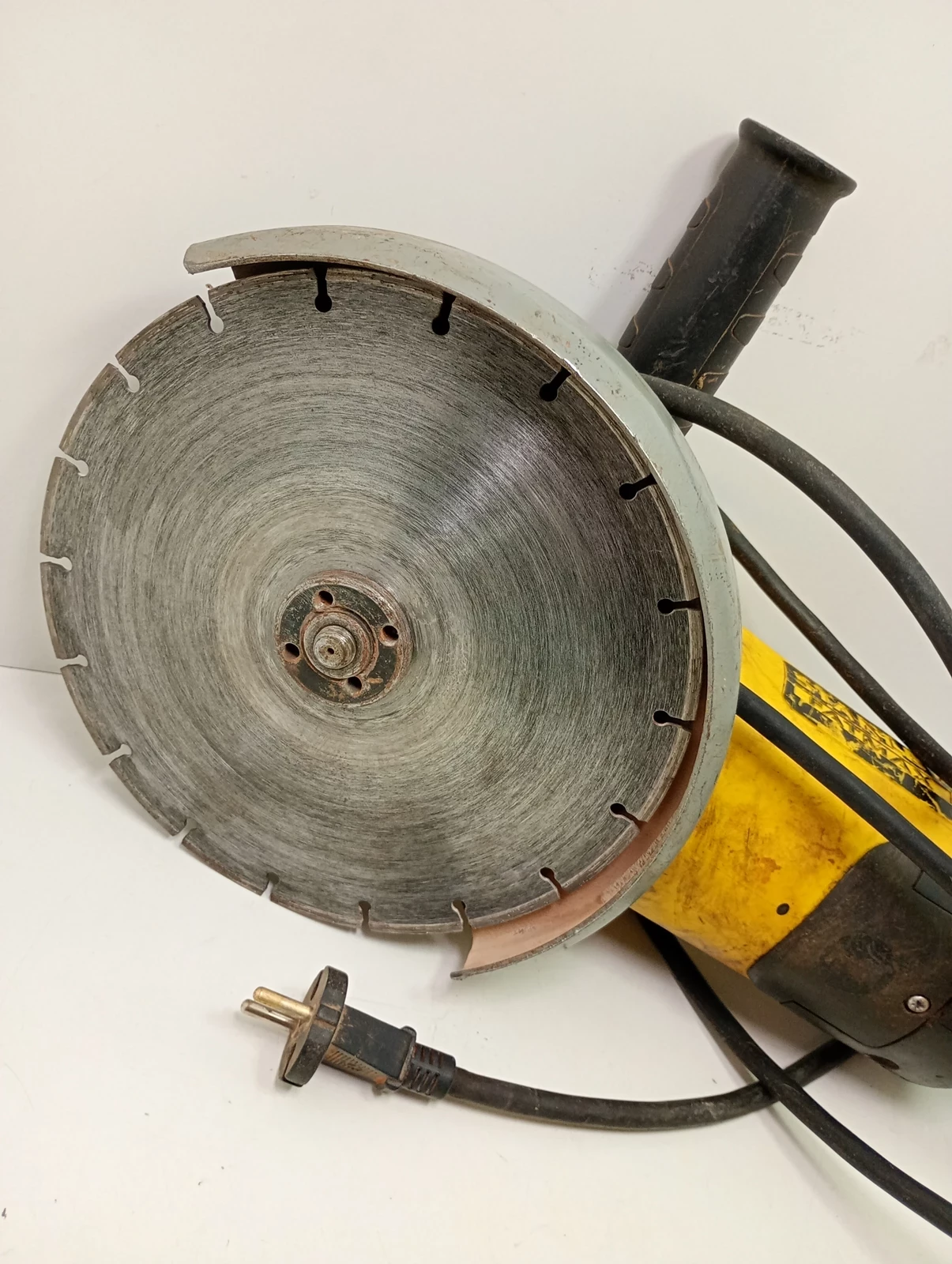 szlifierka-katowa-stanley-fatmax-fmeg232-stan-11323-2