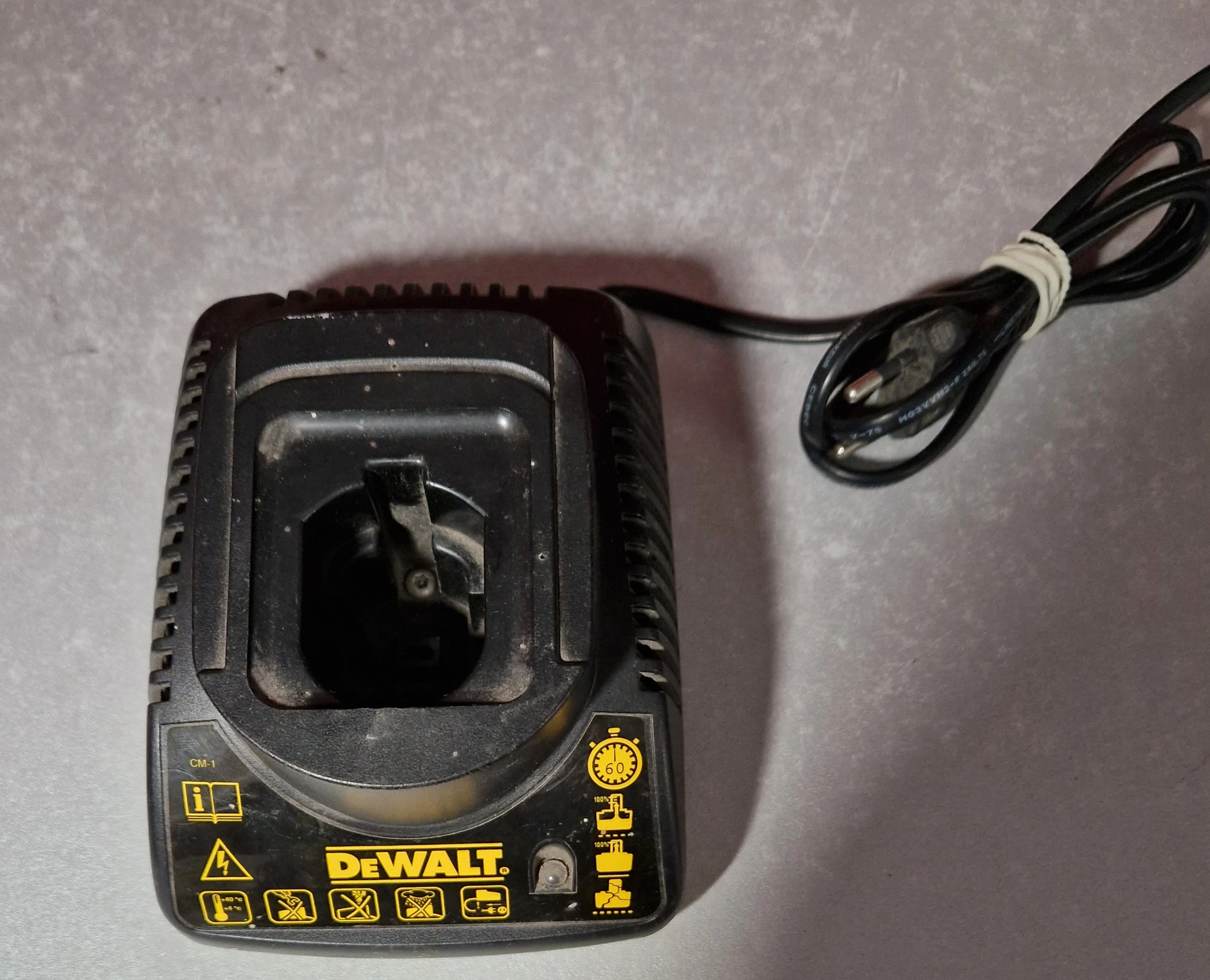 ladowarka-dewalt-de9118-emilii-gierczak-35-szczecin-rs