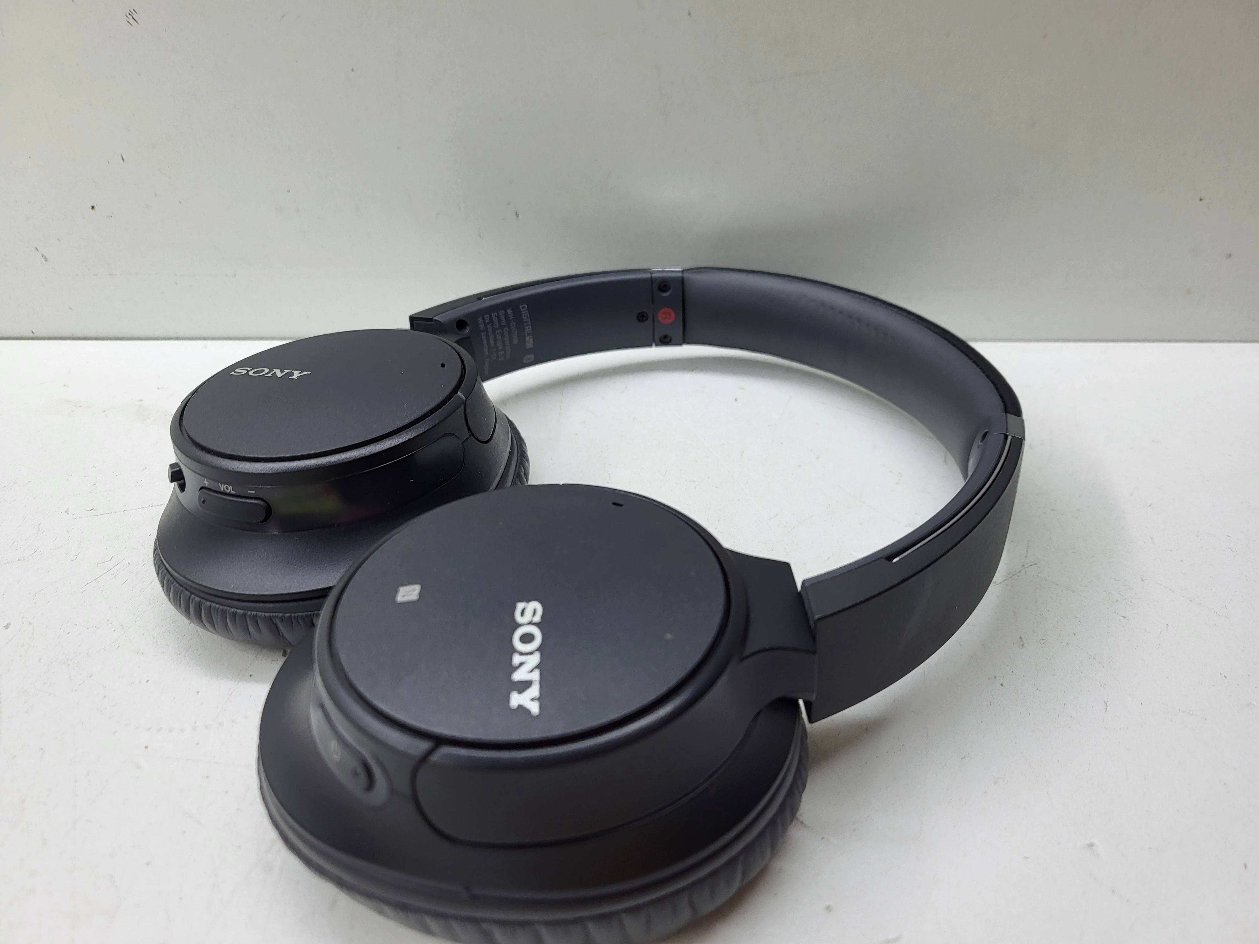 nauszne-sluchawki-bezprzewodowe-sony-wh-ch700-model-250439-1920722