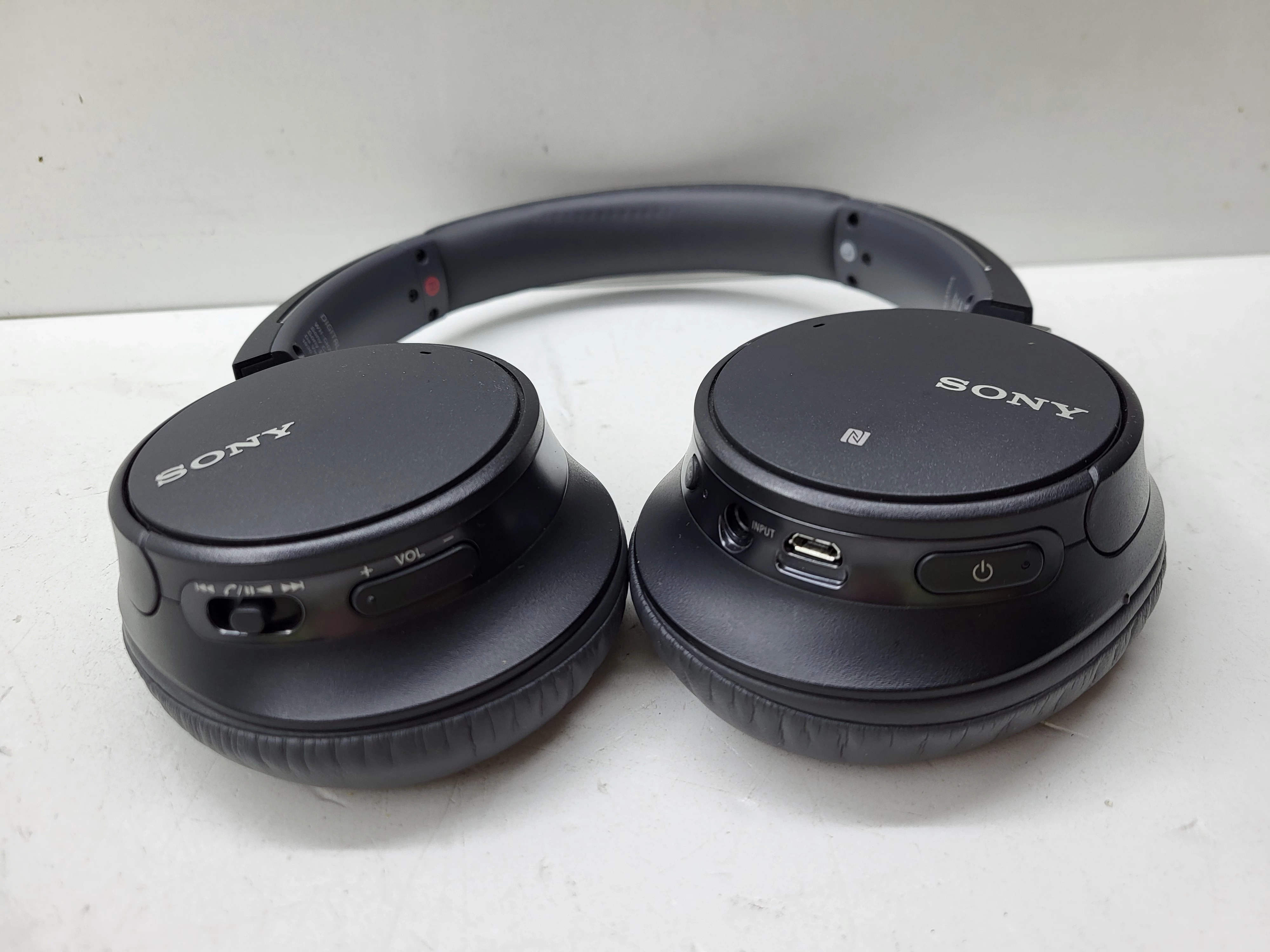 nauszne-sluchawki-bezprzewodowe-sony-wh-ch700-stan-11323-2