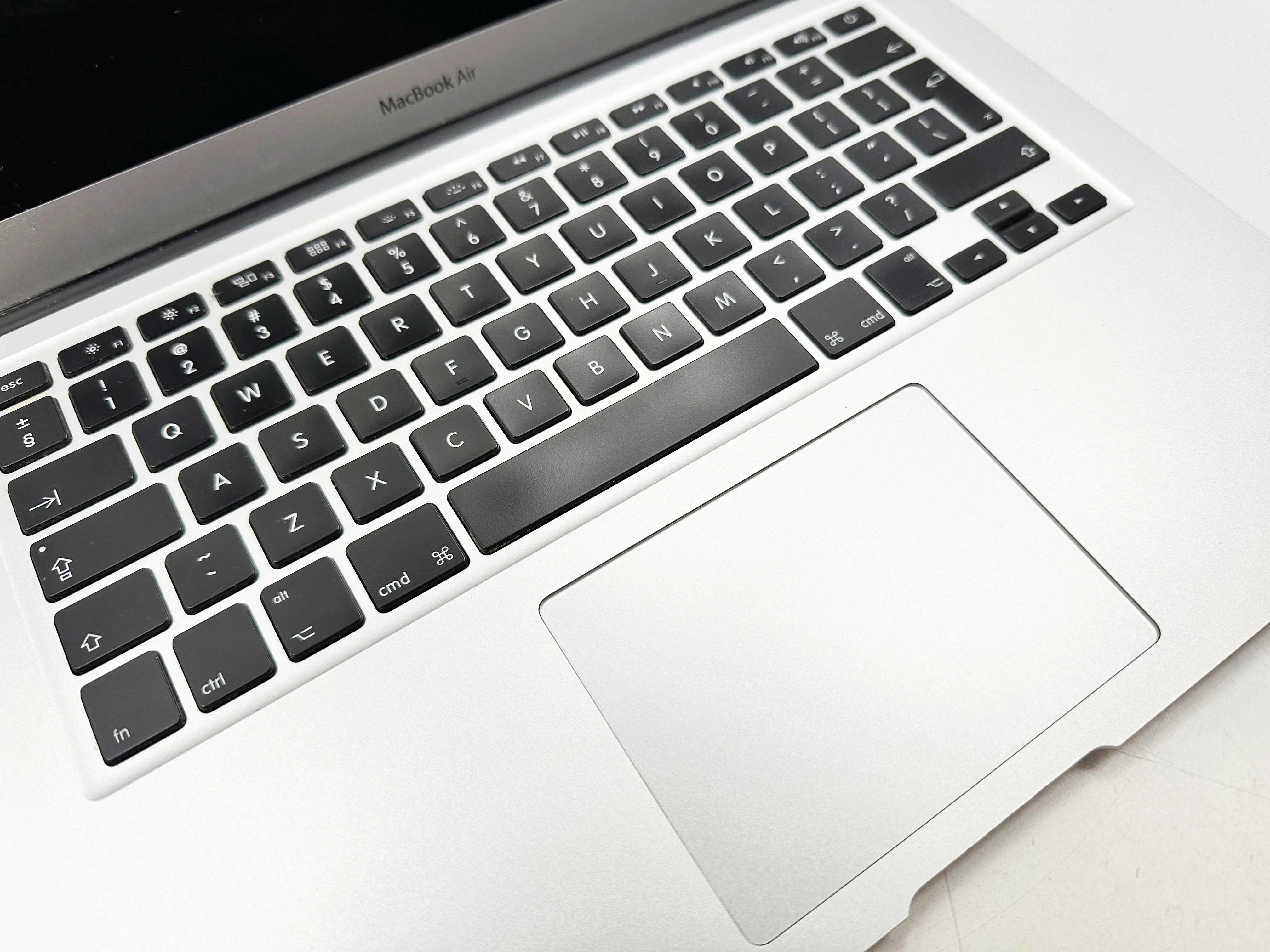 laptop-macbook-air-13-i5-8gb-128gb-2015r-przekatna-ekranu-1330