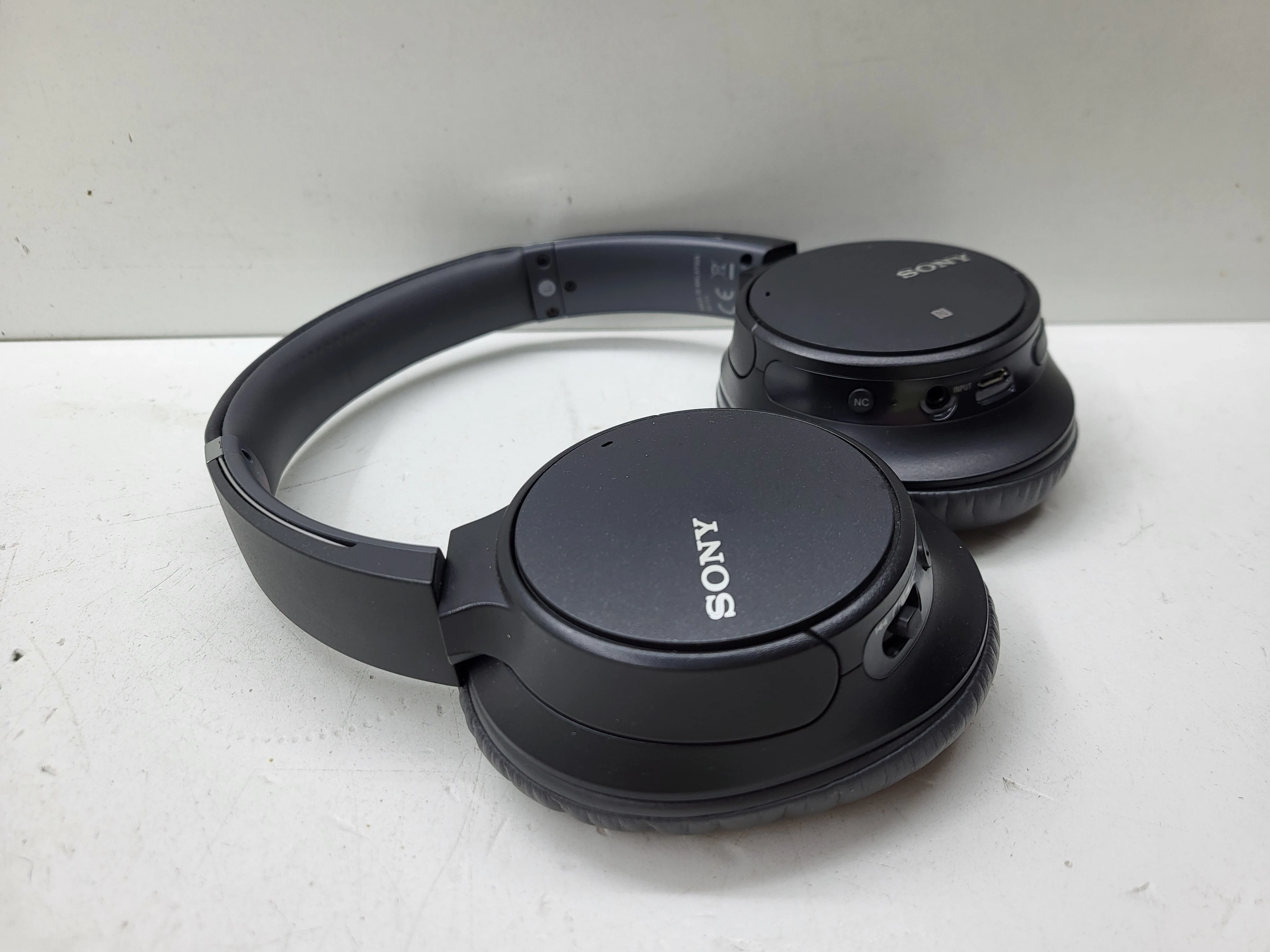 nauszne-sluchawki-bezprzewodowe-sony-wh-ch700-kolor-dominujacy-129357-3