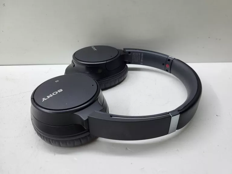 nauszne-sluchawki-bezprzewodowe-sony-wh-ch700-kod-producenta-whch700nbce7