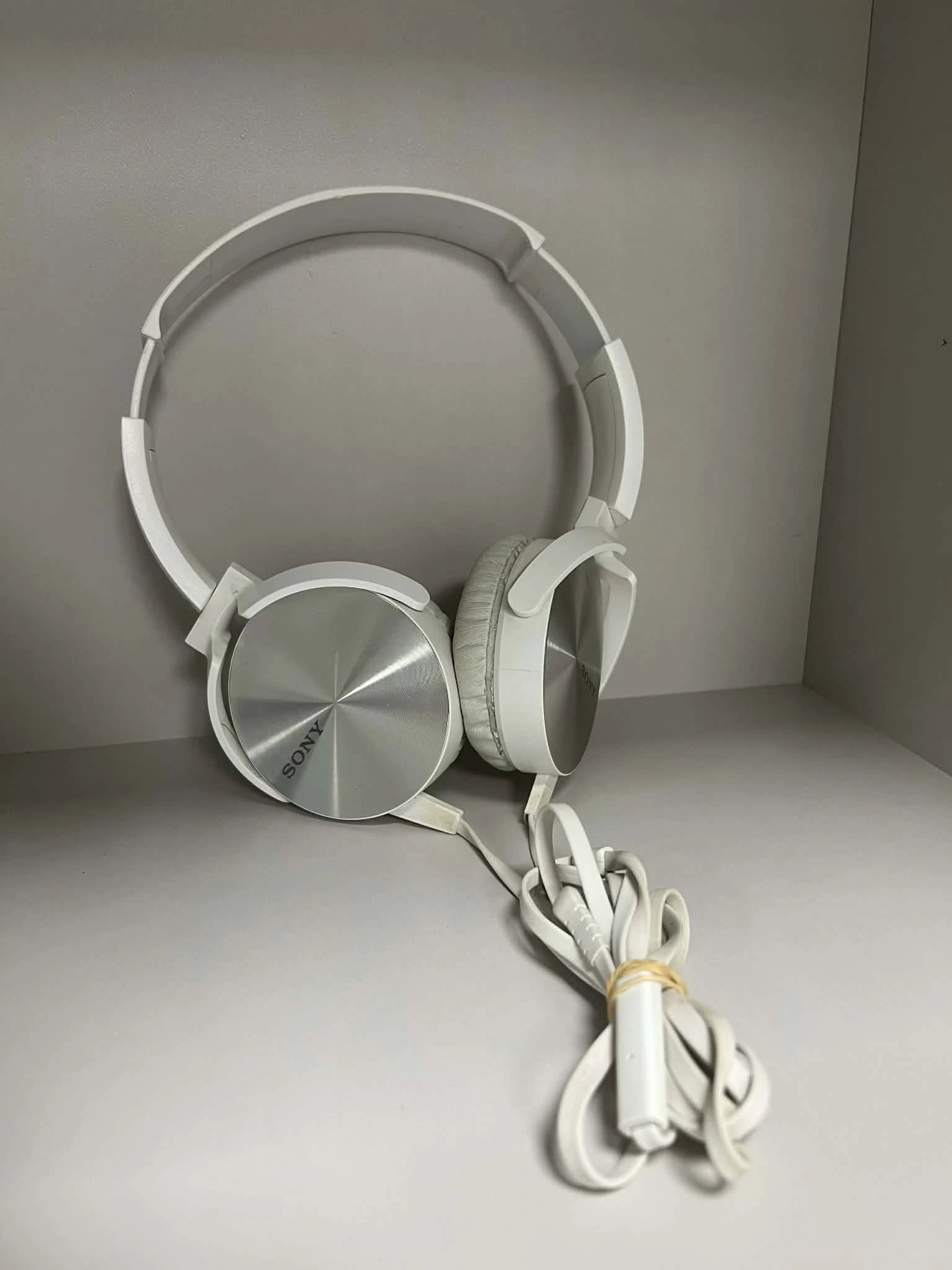 sluchawki-nauszne-przewodowe-sony-rynek-27-ostrow