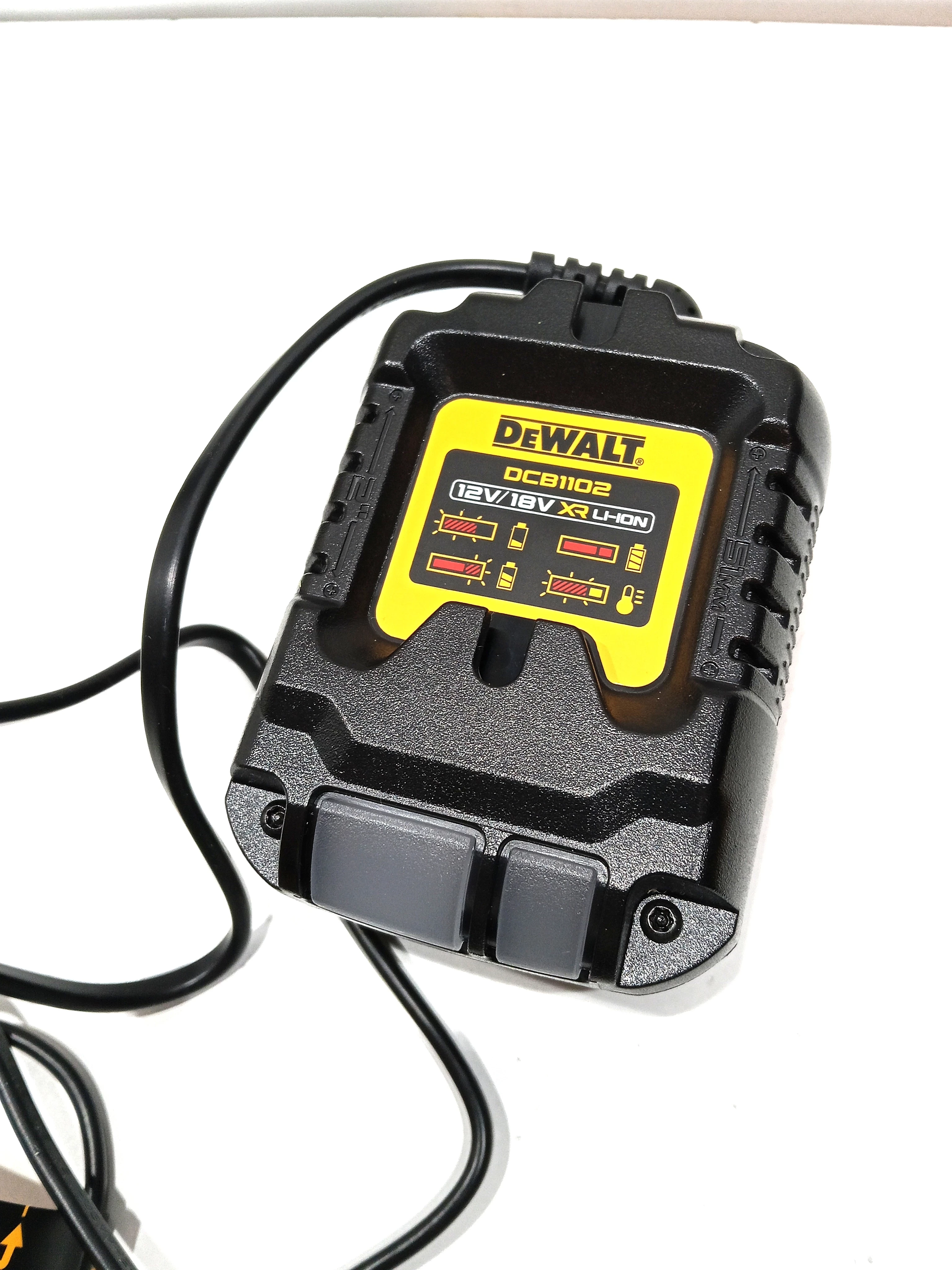 akumulator-dewalt-dcb182-4ah-18v-ladowarka-dewalt-dcb1102-napiecie-v-128551-6