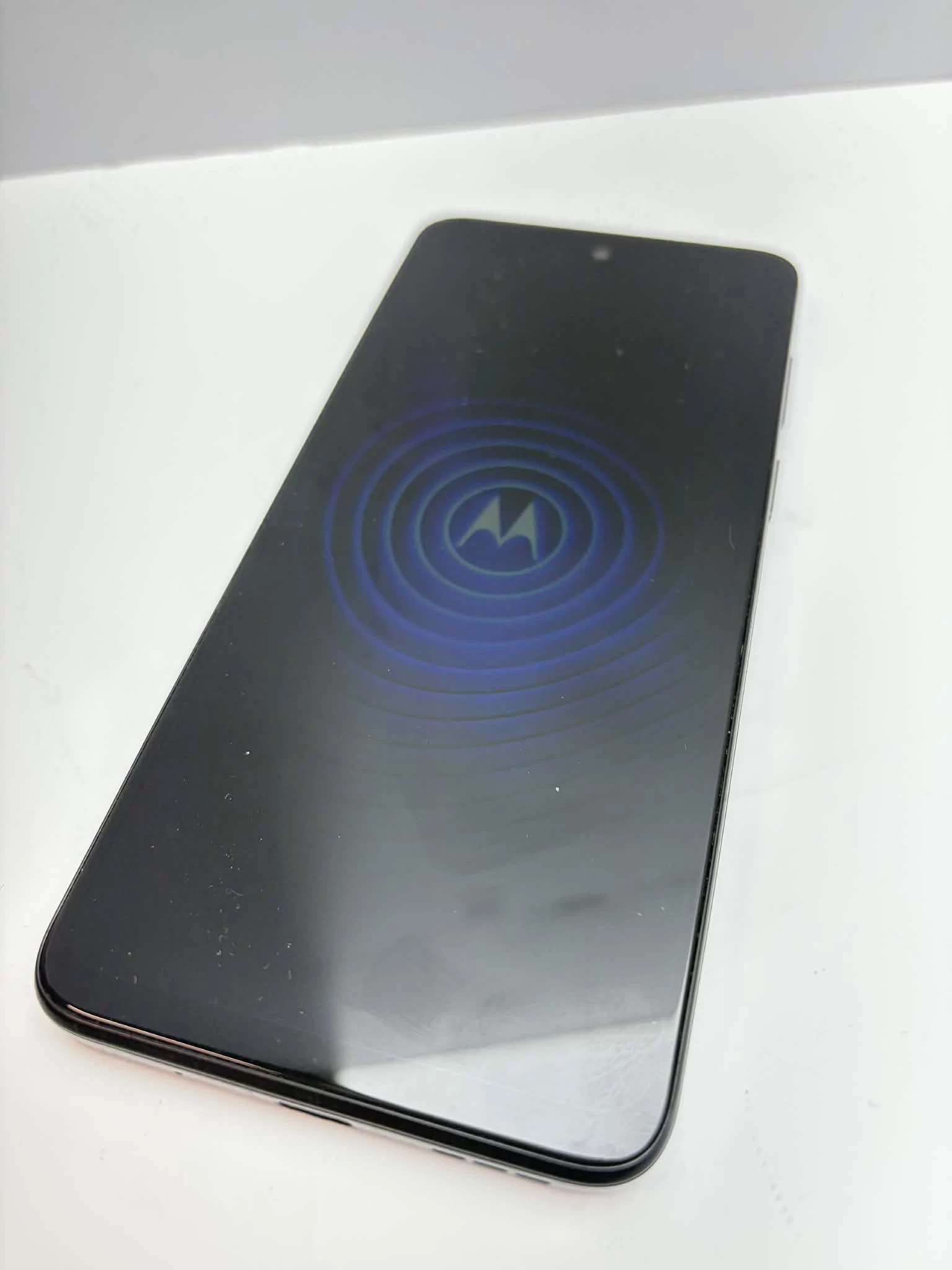 telefon-smartfon-motorola-moto-g13-4-gb-128-gb-4g-lte-fioletowy-kolbe-1a-pila