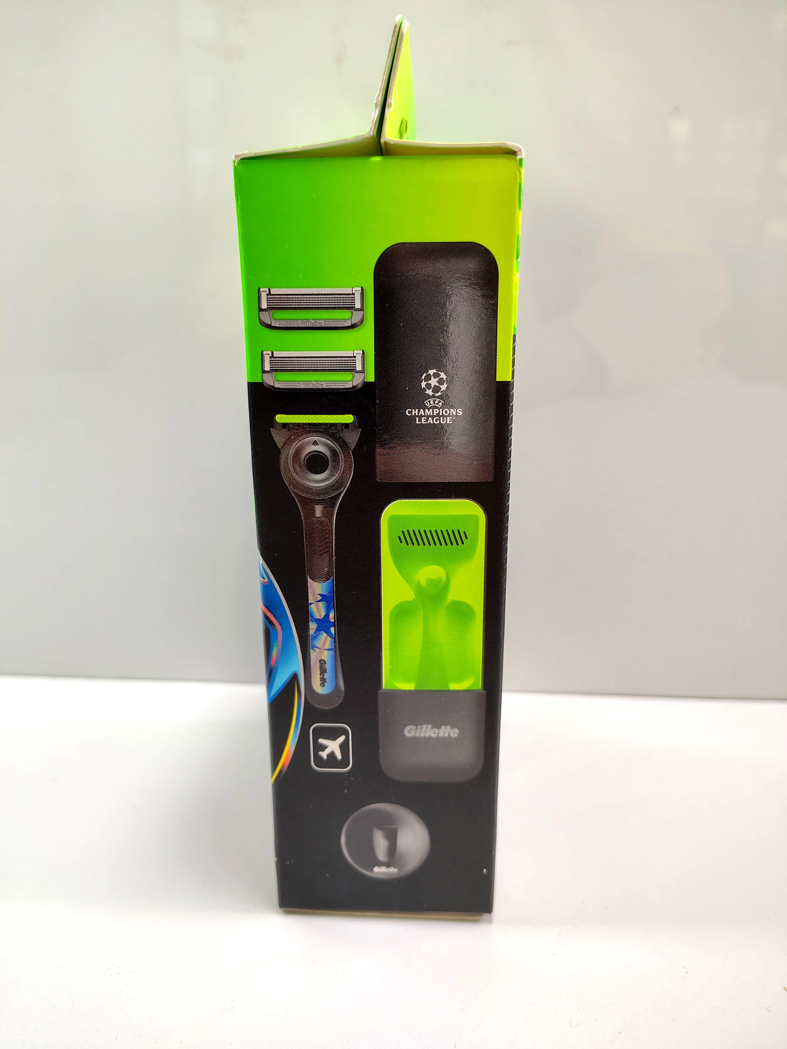 maszynka-gillette-labs-uefa-z-2-wkladami-i-podroznym-etui-limited-edition-marka-248811-1973851