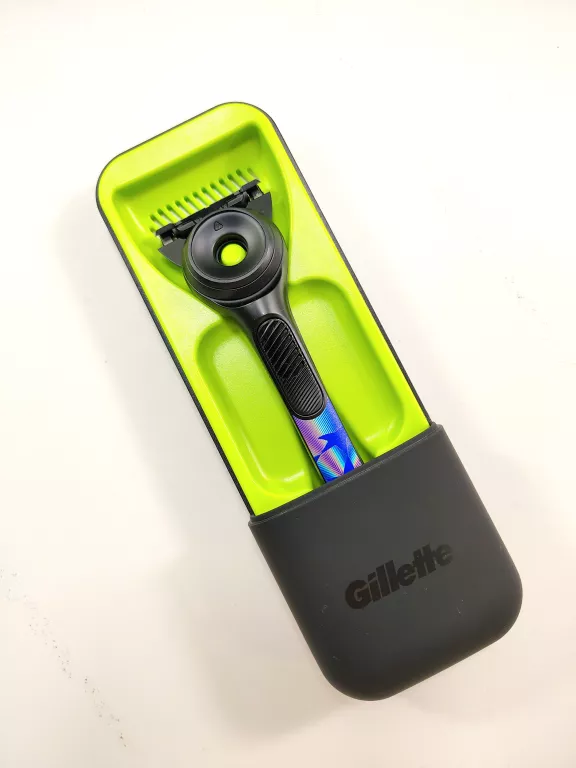 maszynka-gillette-labs-uefa-z-2-wkladami-i-podroznym-etui-limited-edition-ean-gtin-8700216942584