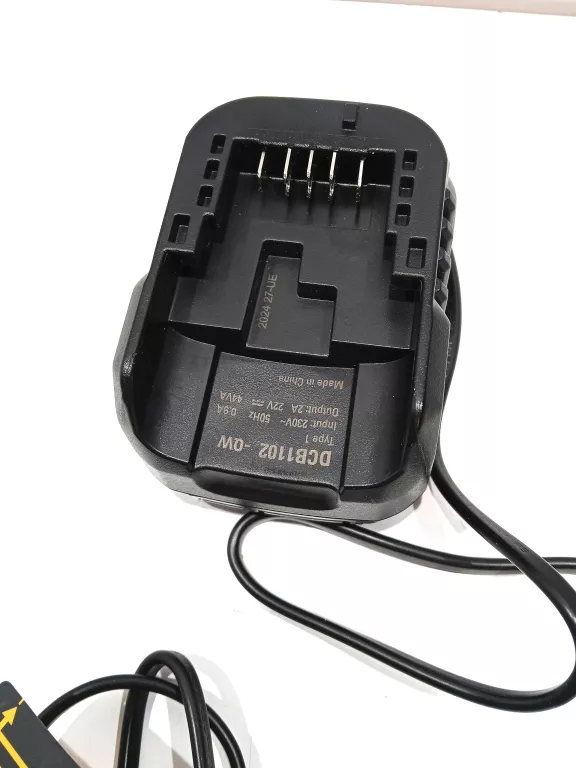 akumulator-dewalt-dcb182-4ah-18v-ladowarka-dewalt-dcb1102-pojemnosc-akumulatora-400