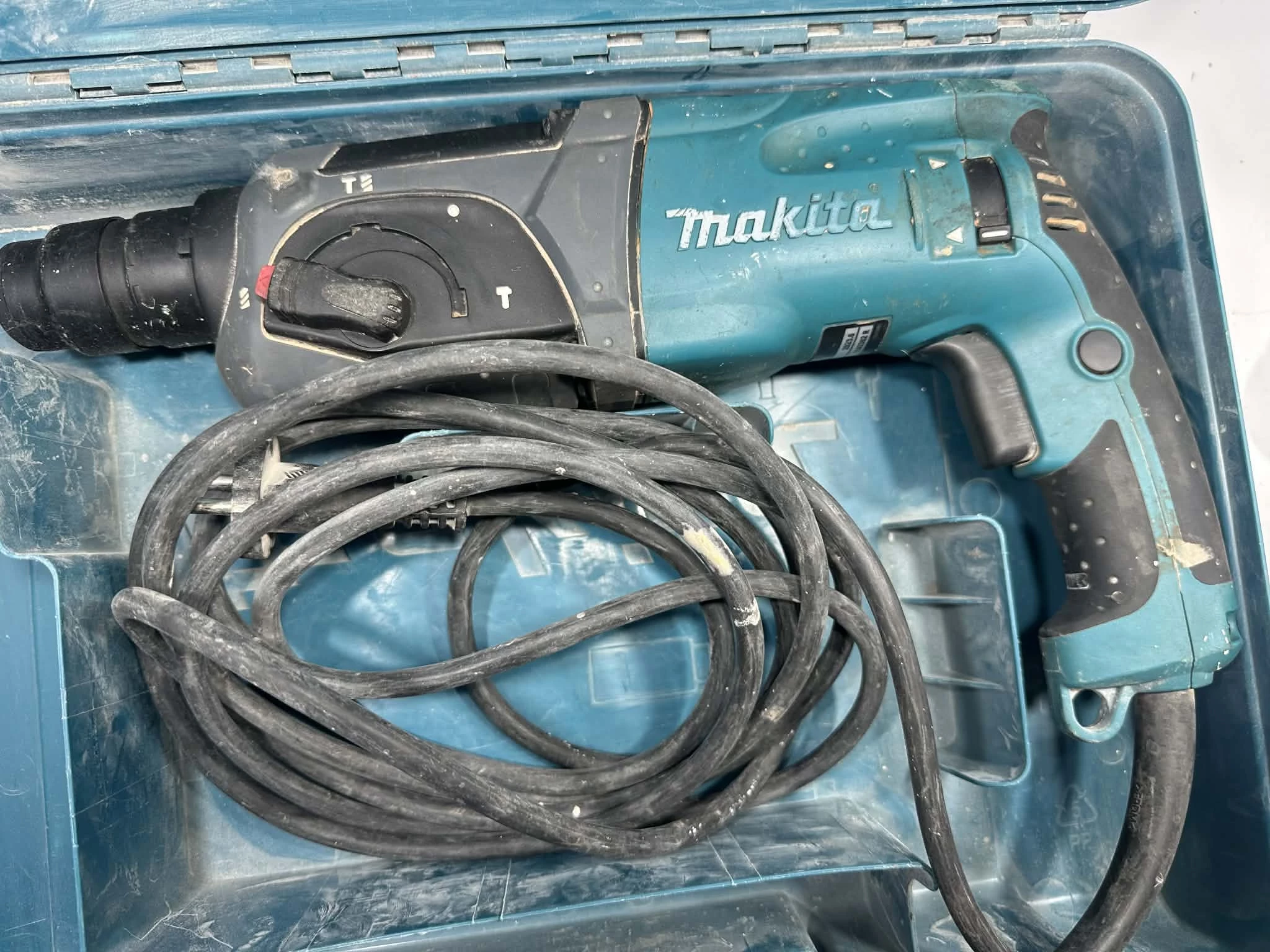 makita-mlotowiertarka-hr2470-maksymalna-moc-65000