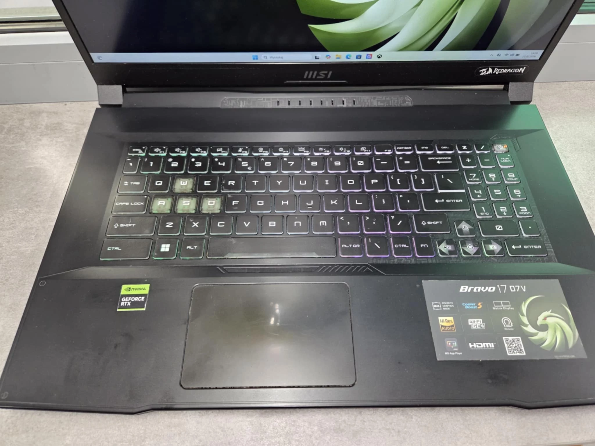 laptop-msi-bravo-17-d7v-ryzen-7-7735hs-ssd-1tb-gb-rtx-4060-przekatna-ekranu-1730