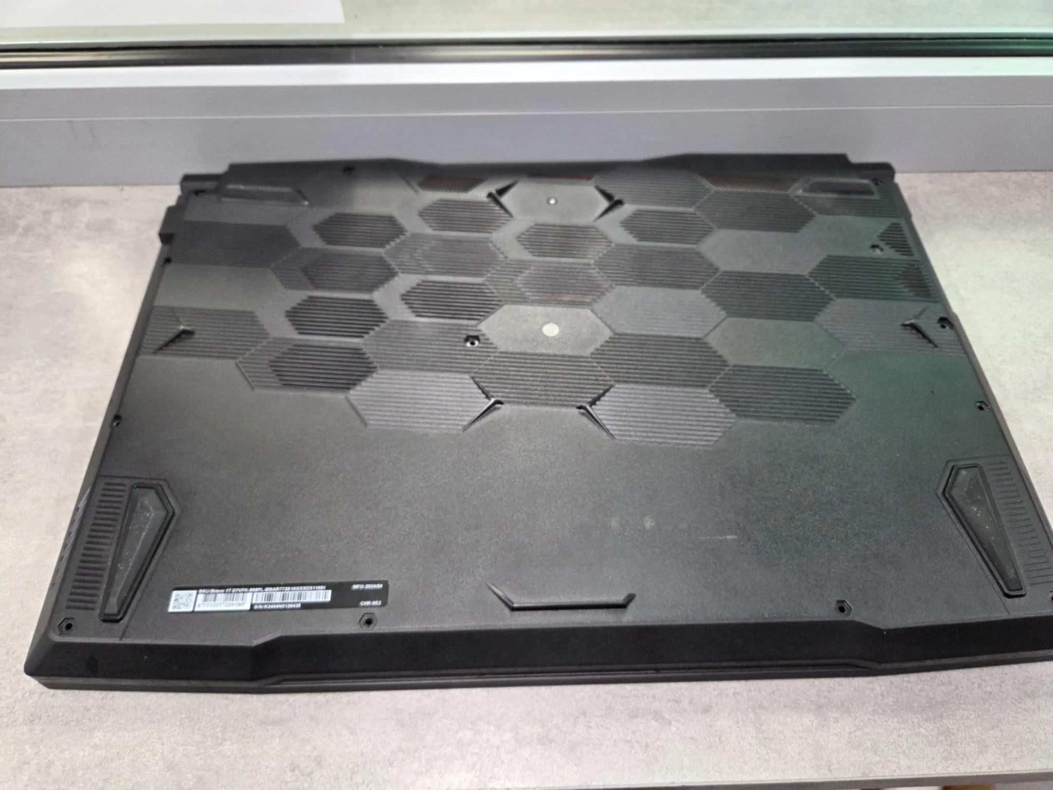 laptop-msi-bravo-17-d7v-ryzen-7-7735hs-ssd-1tb-gb-rtx-4060-wielkosc-pamieci-ram-200941-2193