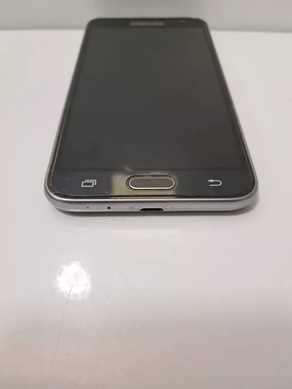 telefon-galaxy-j3-stan-11323-2