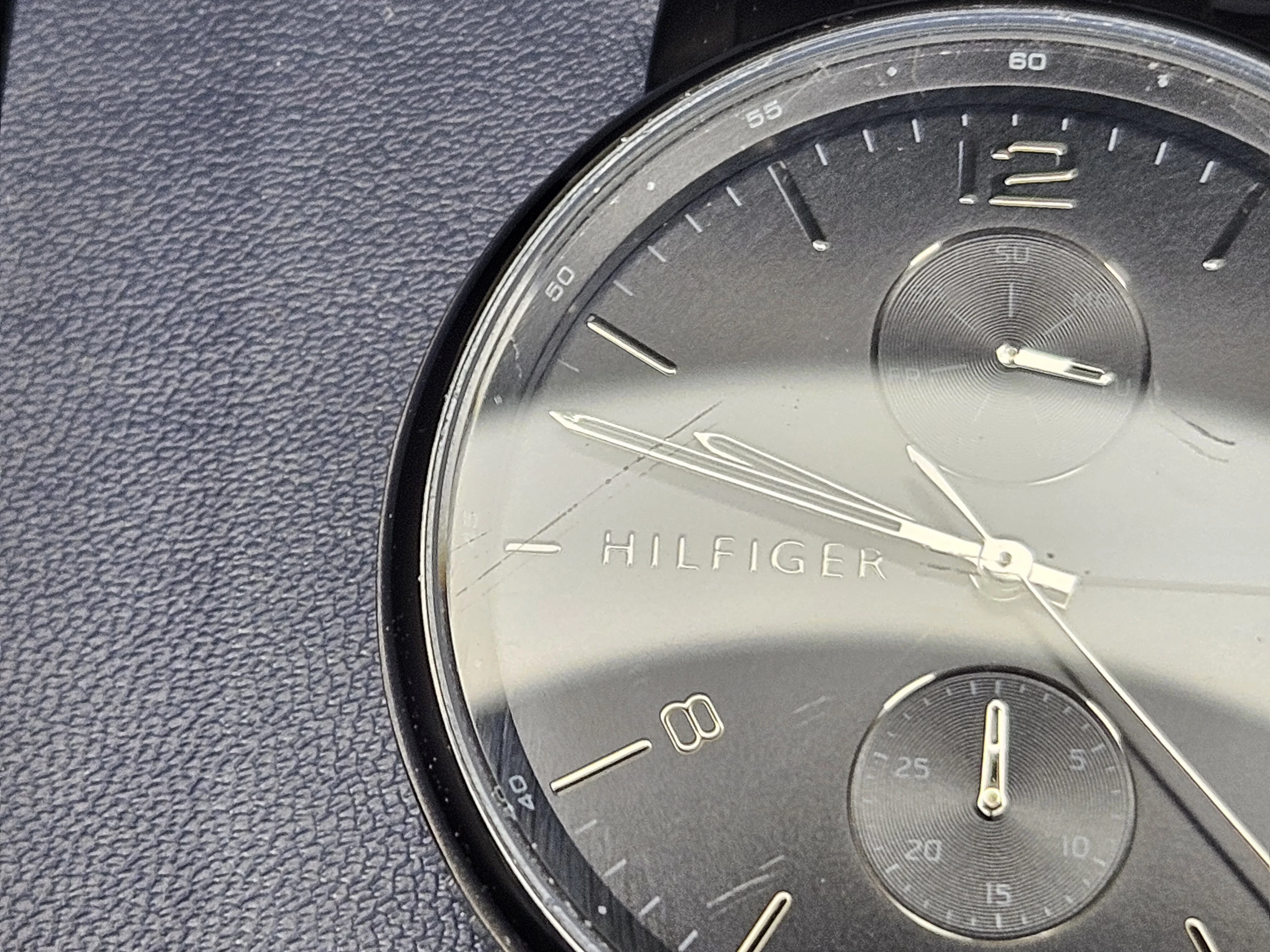 zegarek-tommy-hilfiger-365114-pud-porysowane-szklo-stan-11323-2