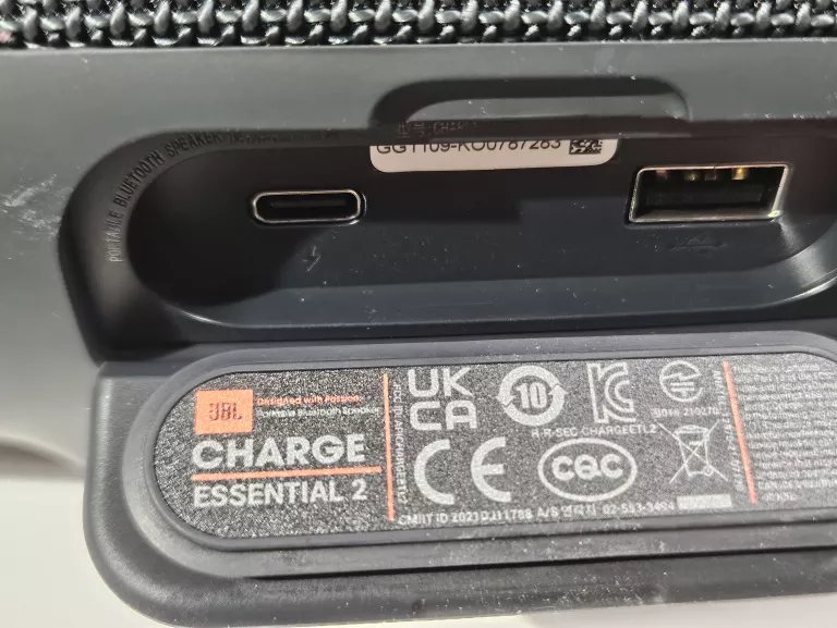 glosnik-jbl-charge-essential-2-funkcje-221089-2