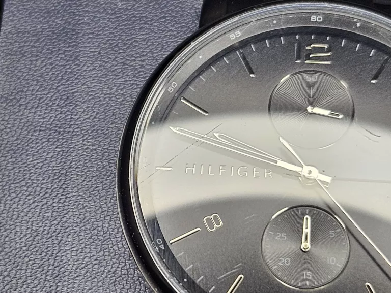 zegarek-tommy-hilfiger-365114-pud-porysowane-szklo-stan-11323-2