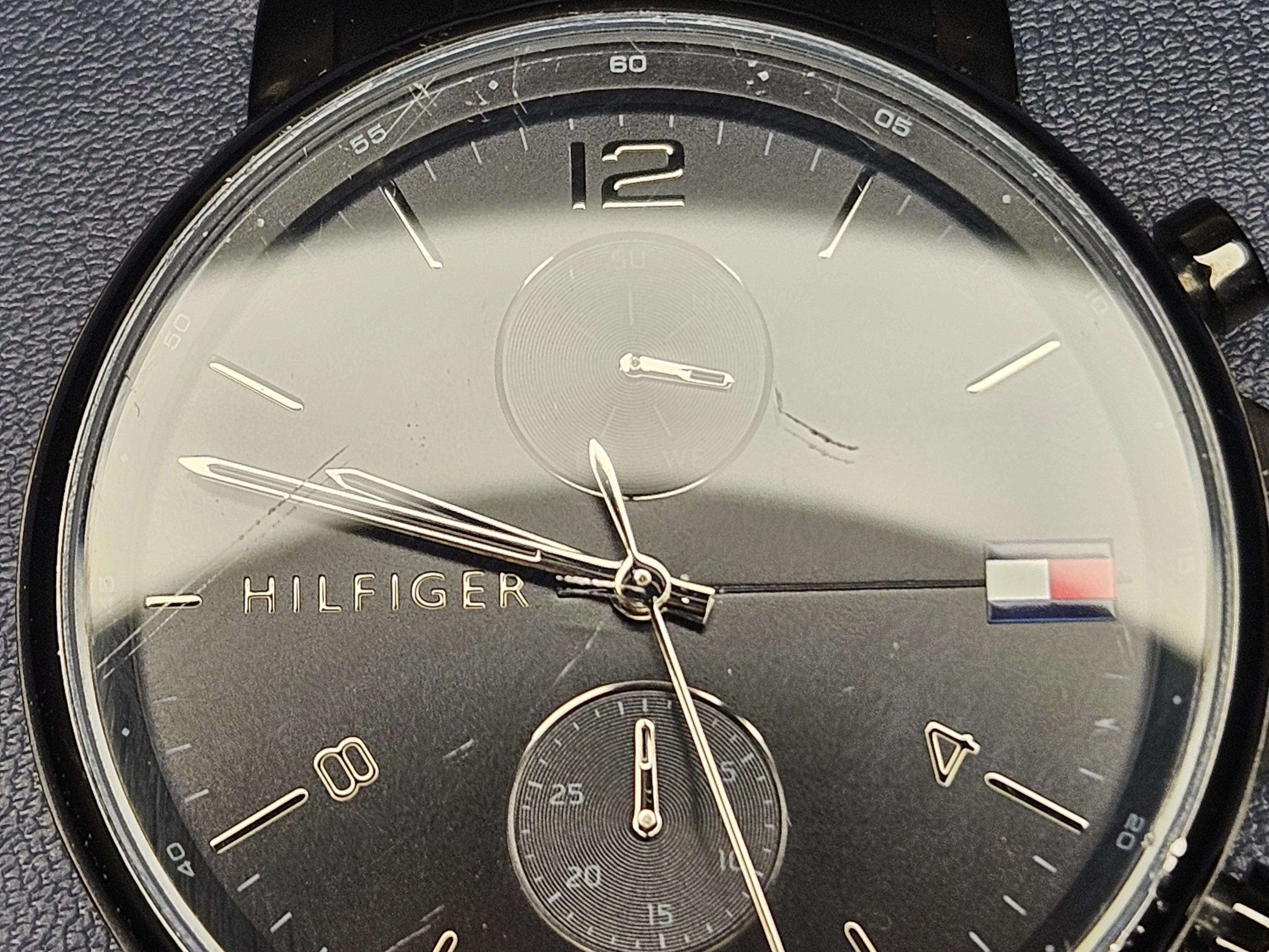 zegarek-tommy-hilfiger-365114-pud-porysowane-szklo-rodzaj-129220-1