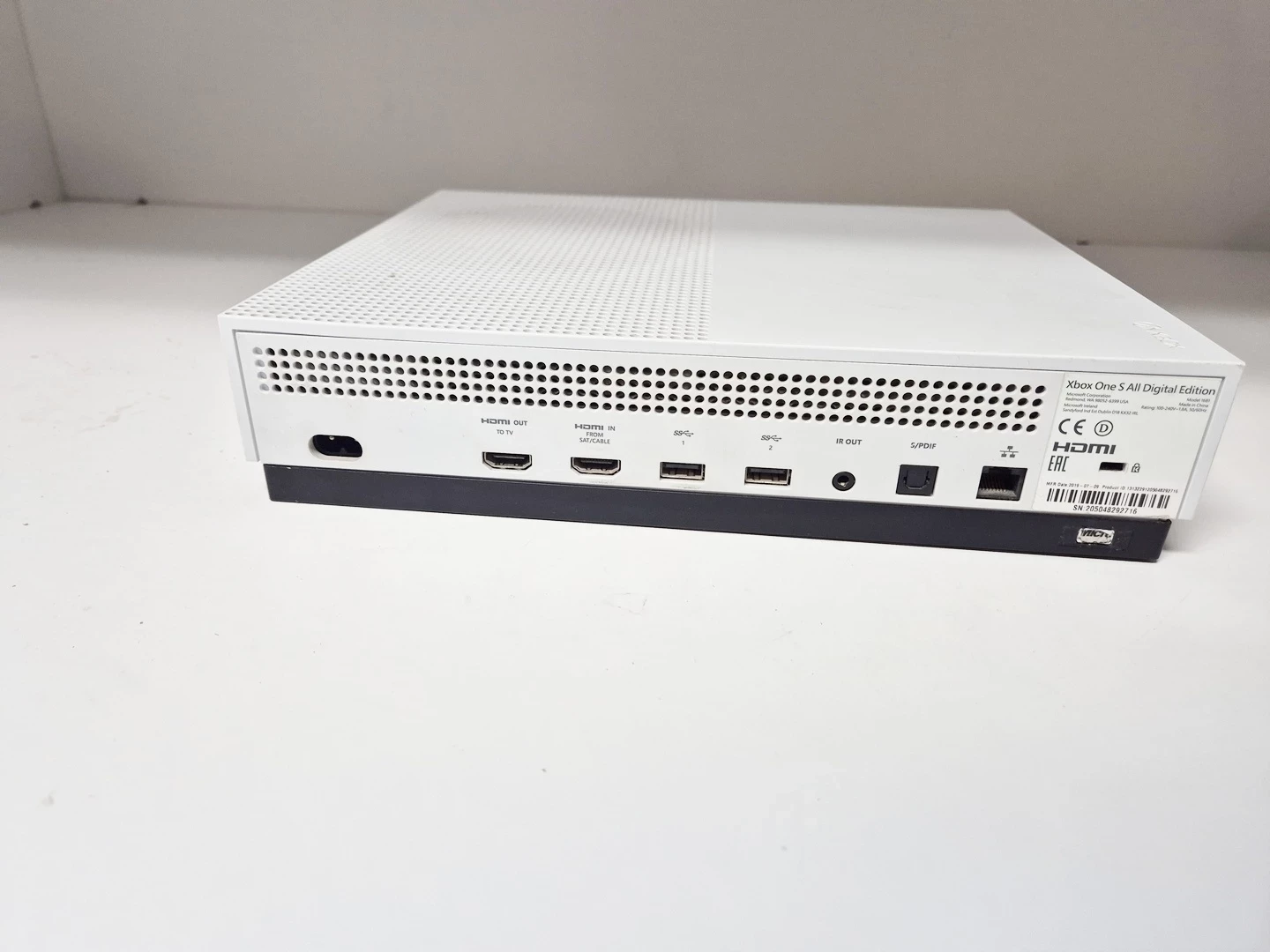 konsola-xbox-one-s-1-tb-all-digital-edition-m1681-liczba-kontrolerow-w-zestawie-205994-225550