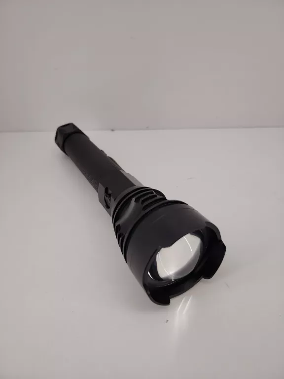 latarka-akumulatorowa-taktyczna-wojskowa-xrg-3000-zoom-thrower-3000-lumeno-ean-gtin-6970422012223