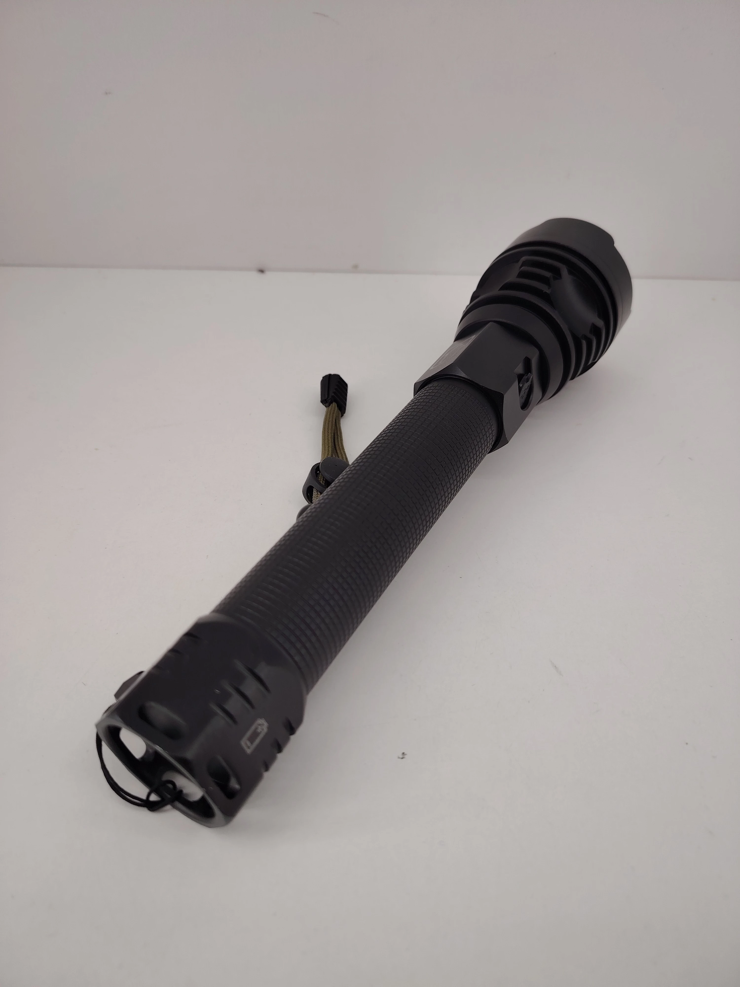 latarka-akumulatorowa-taktyczna-wojskowa-xrg-3000-zoom-thrower-3000-lumeno-stan-11323-2