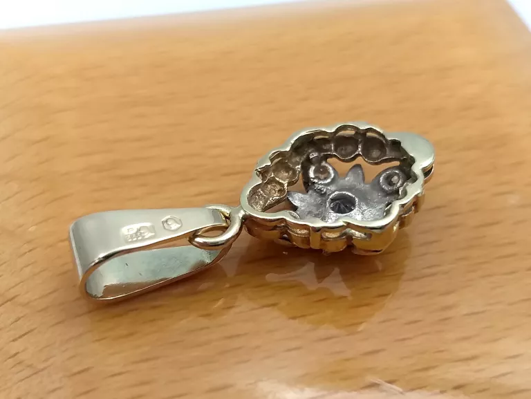 zlota-zawieszka-z-cyrkoniami-333-198-g-cechy-207006-4