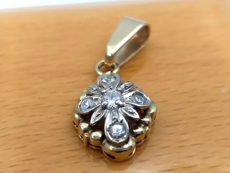 zlota-zawieszka-z-cyrkoniami-333-198-g-motyw-129129-246990